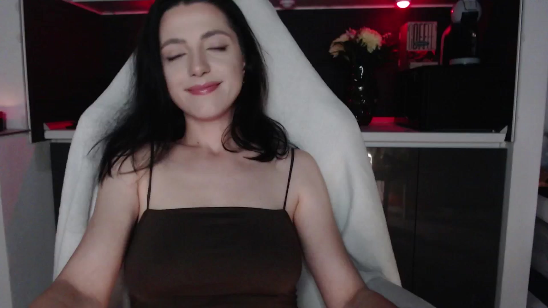 Gallery image thumbnail from IamNOTbaby's myfreecams stream on, 06/10/2024, 24:03 image 8 of 20
