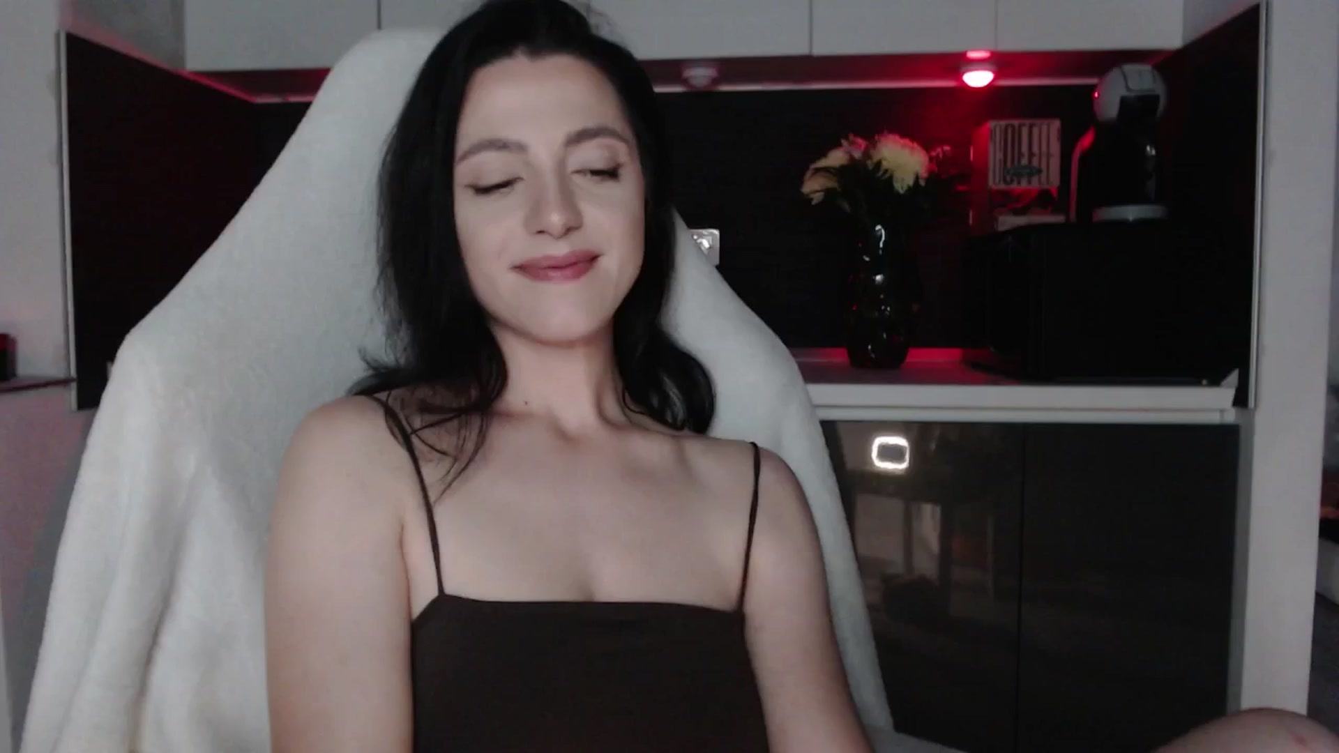 Gallery image thumbnail from IamNOTbaby's myfreecams stream on, 06/10/2024, 24:03 image 18 of 20