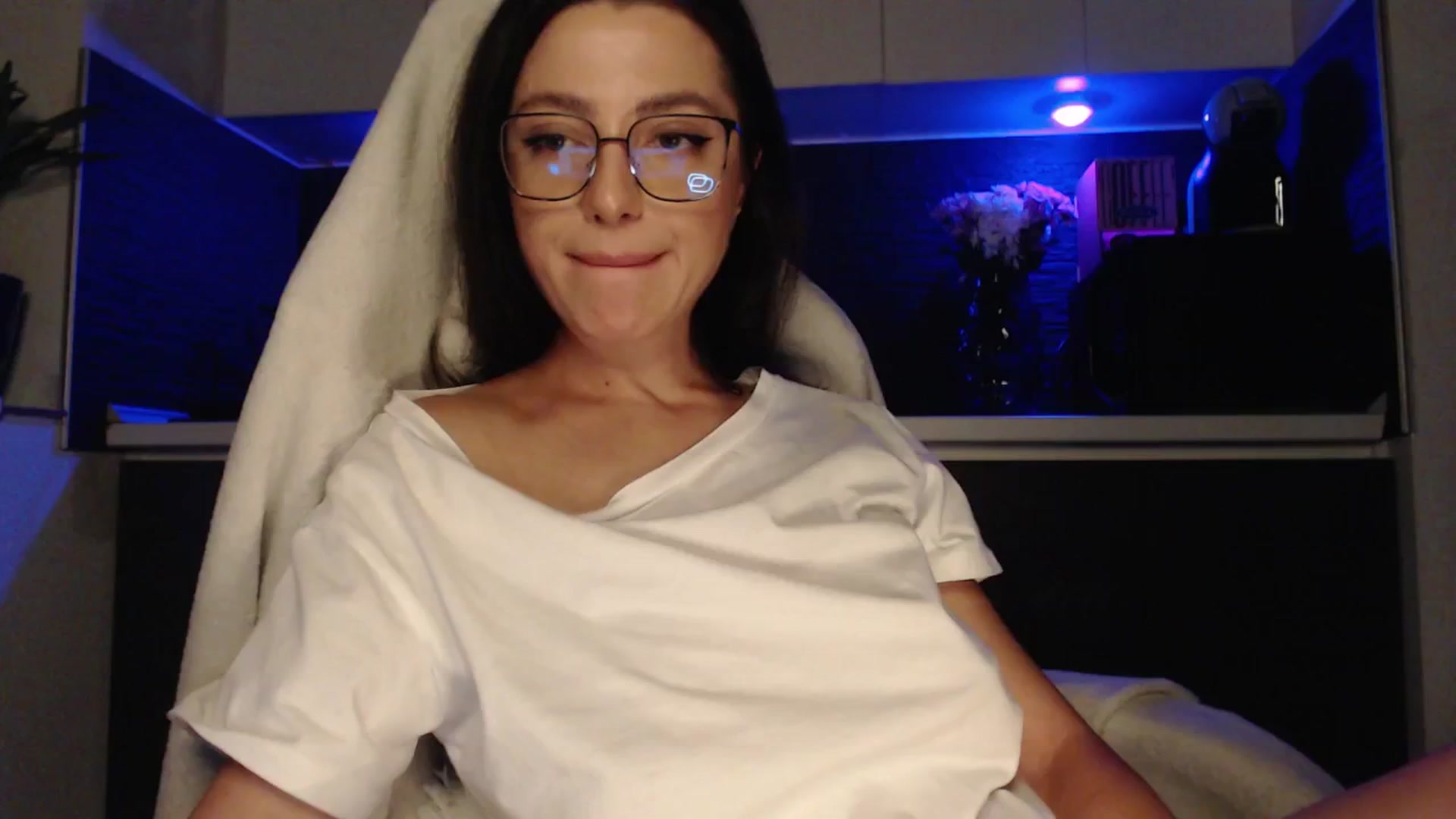 Gallery image thumbnail from IamNOTbaby's myfreecams stream on, 07/31/2024, 24:21 image 14 of 20