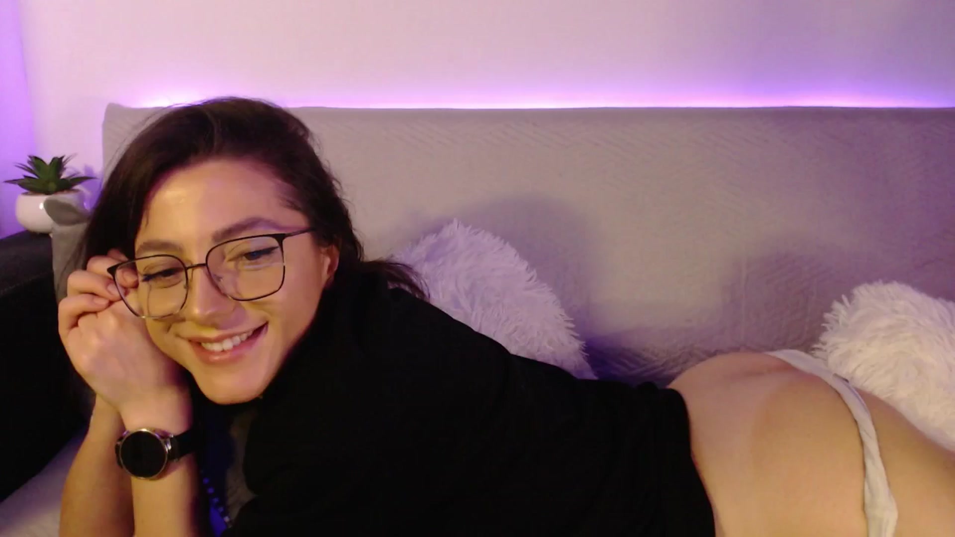Gallery image thumbnail from IamNOTbaby's myfreecams stream on, 08/29/2024, 24:27 image 10 of 20