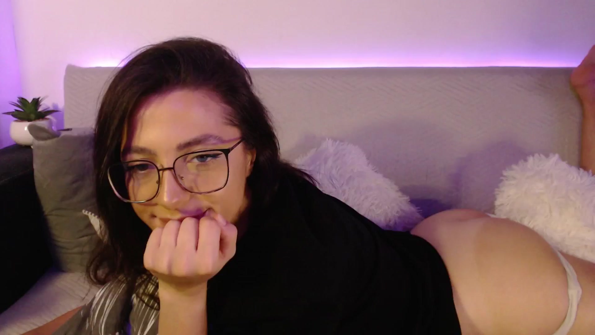 Gallery image thumbnail from IamNOTbaby's myfreecams stream on, 08/29/2024, 24:27 image 14 of 20