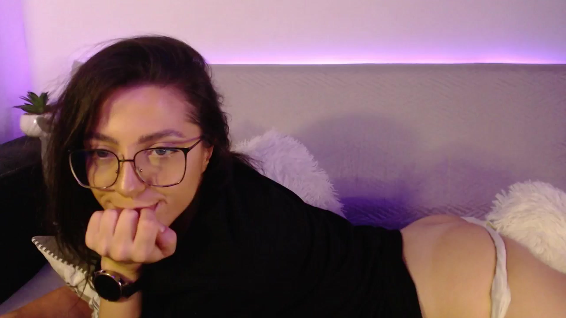 Gallery image thumbnail from IamNOTbaby's myfreecams stream on, 08/29/2024, 24:27 image 8 of 20