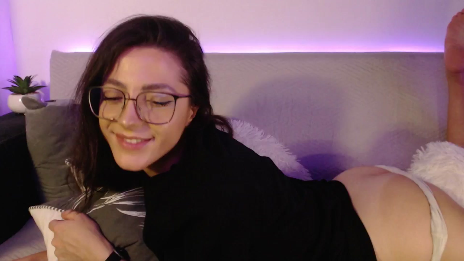 Gallery image thumbnail from IamNOTbaby's myfreecams stream on, 08/29/2024, 24:27 image 11 of 20