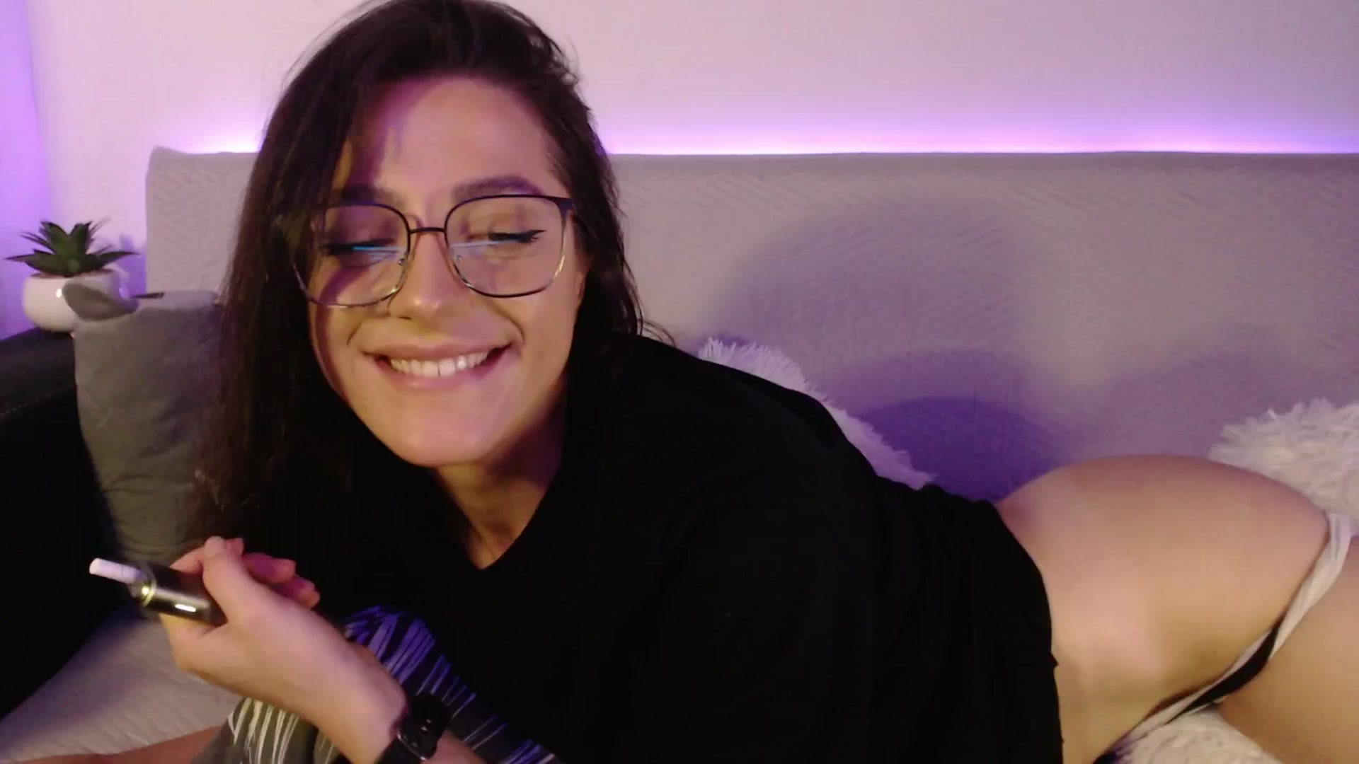 Gallery image thumbnail from IamNOTbaby's myfreecams stream on, 08/29/2024, 24:27 image 12 of 20