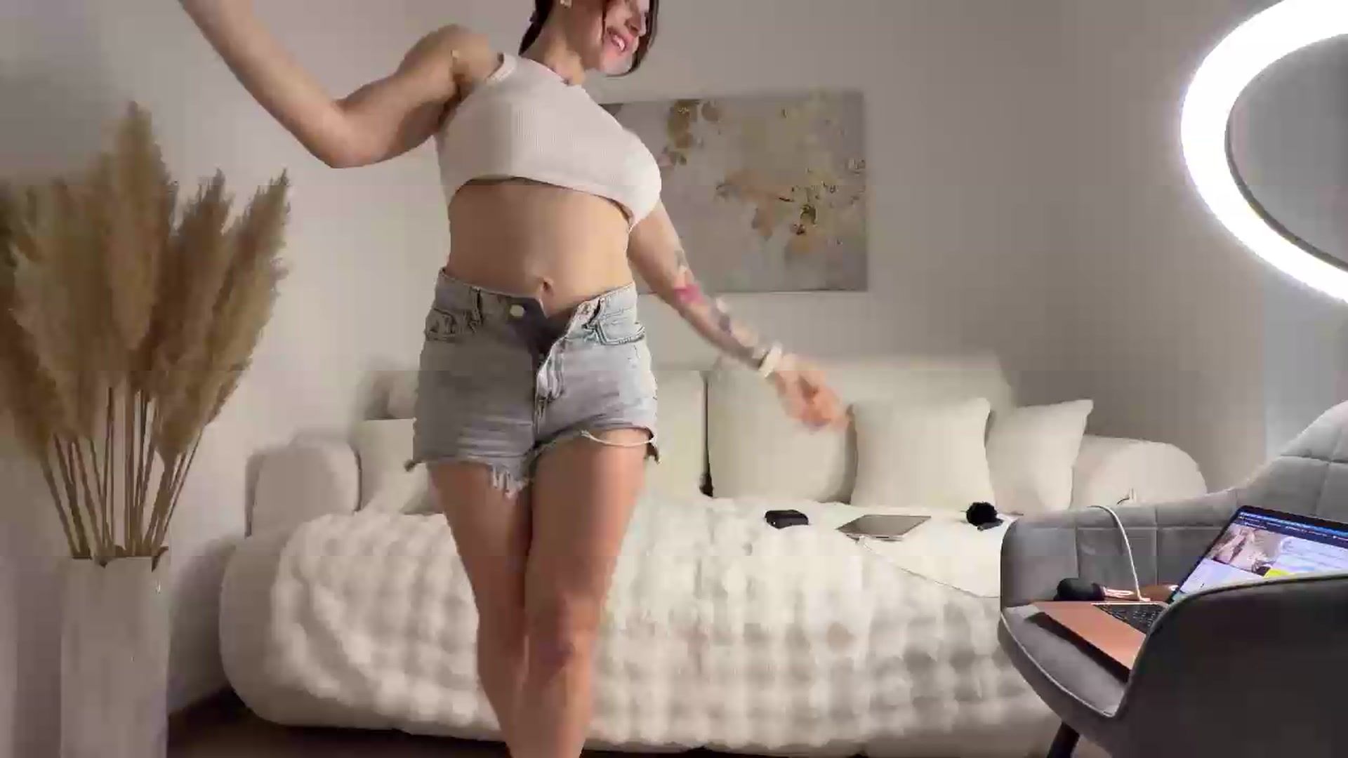 Gallery image thumbnail from IamTess's myfreecams stream on, 06/11/2026, 12:36 image 14 of 20