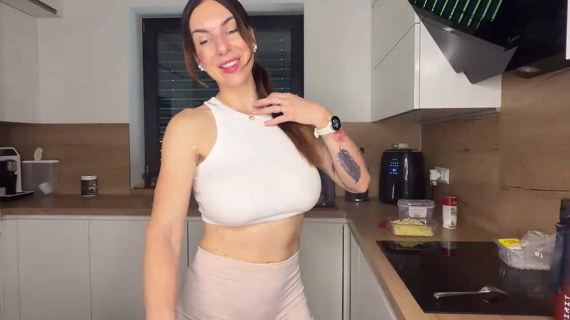 Gallery image thumbnail from IamTess's myfreecams stream on, 06/11/2026, 16:31 image 15 of 20