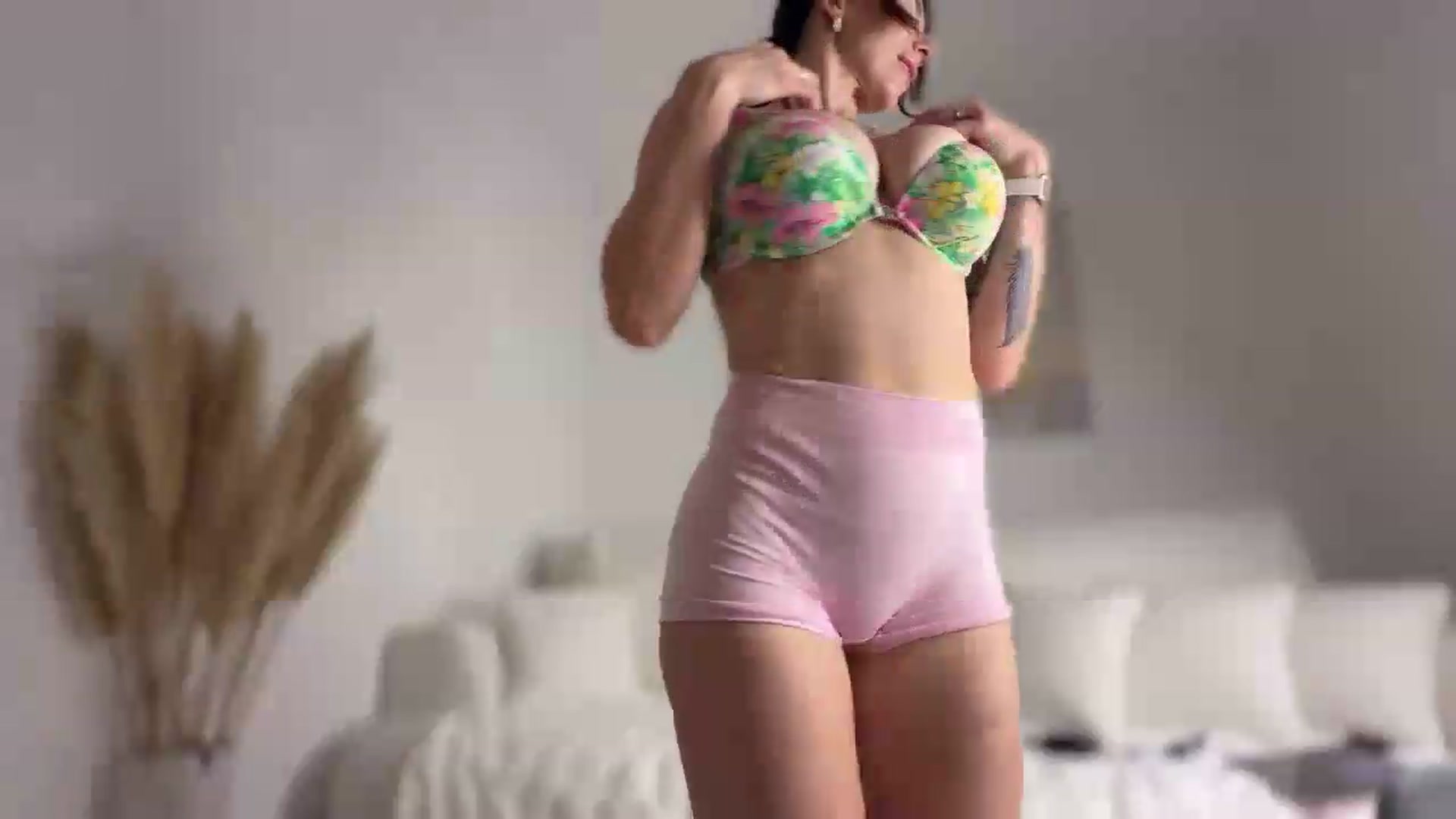 Gallery image thumbnail from IamTess's myfreecams stream on, 07/09/2026, 11:10 image 6 of 20