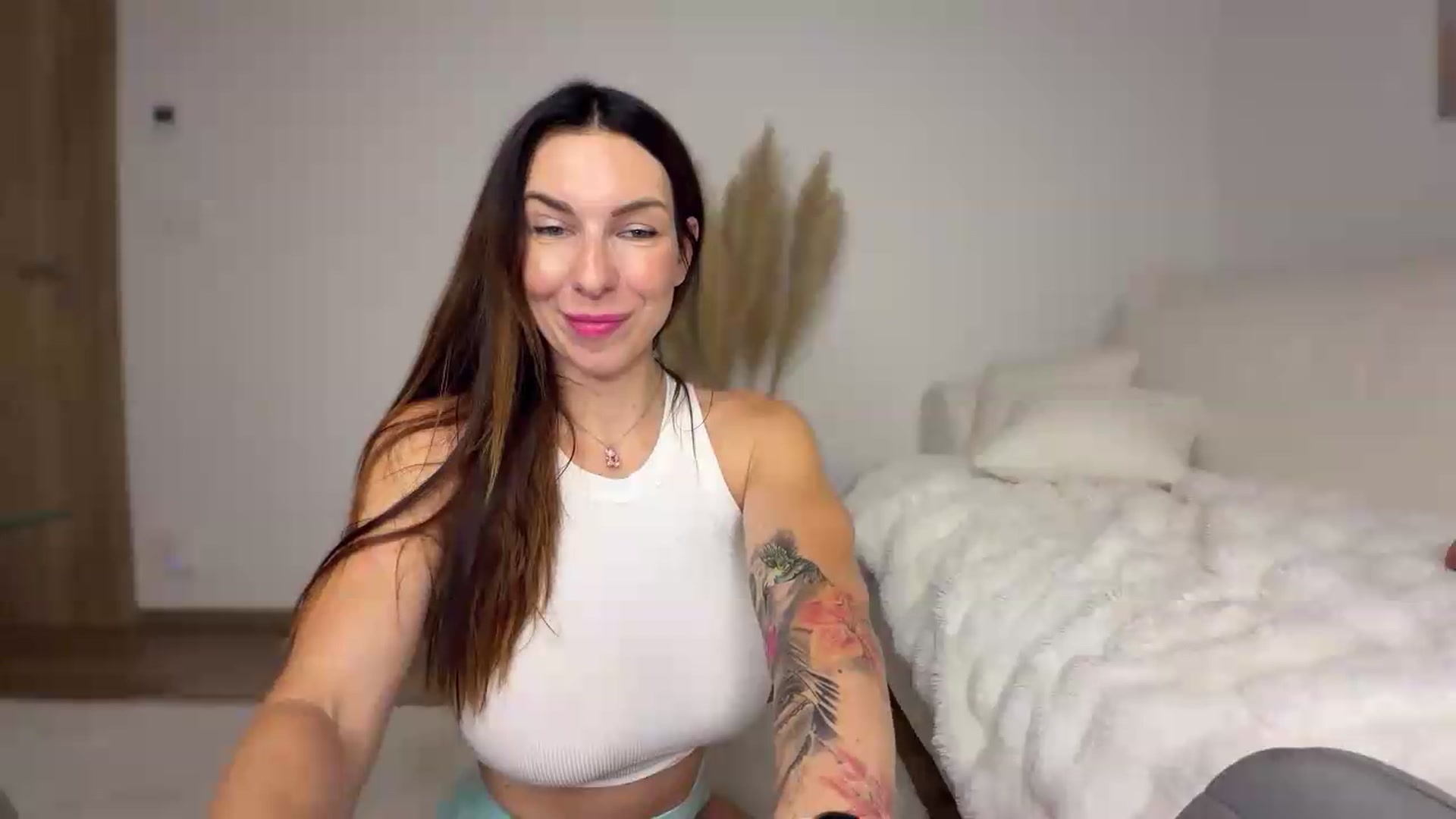 Gallery image thumbnail from IamTess's myfreecams stream on, 07/17/2026, 05:57 image 15 of 20