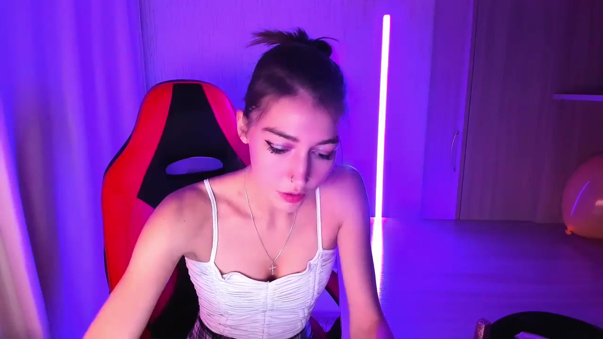 Gallery image thumbnail from Iam_Best's myfreecams stream on, 09/13/2023, 01:18 image 7 of 20