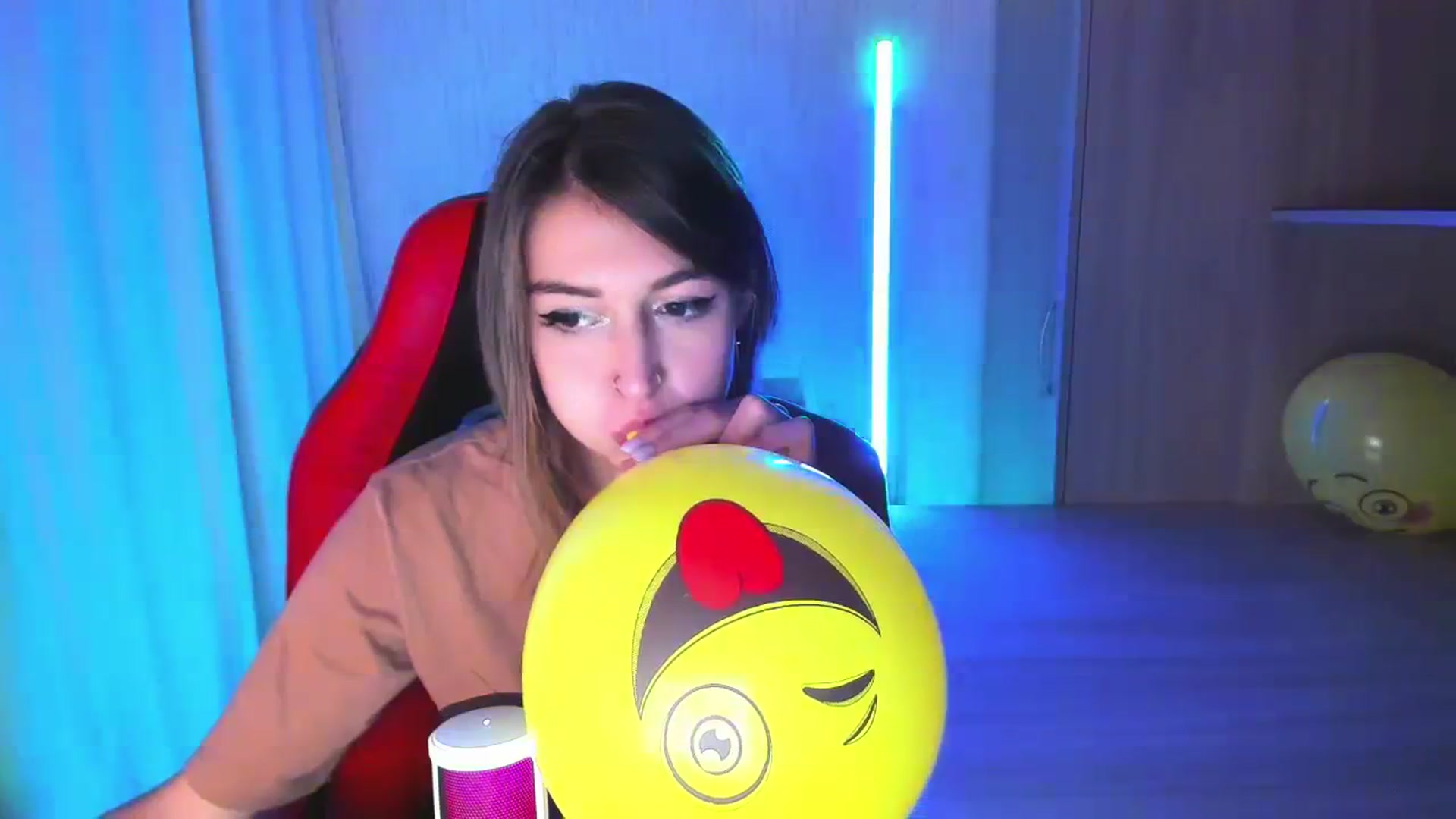 Gallery image thumbnail from Iam_Best's myfreecams stream on, 09/15/2023, 06:23 image 18 of 20