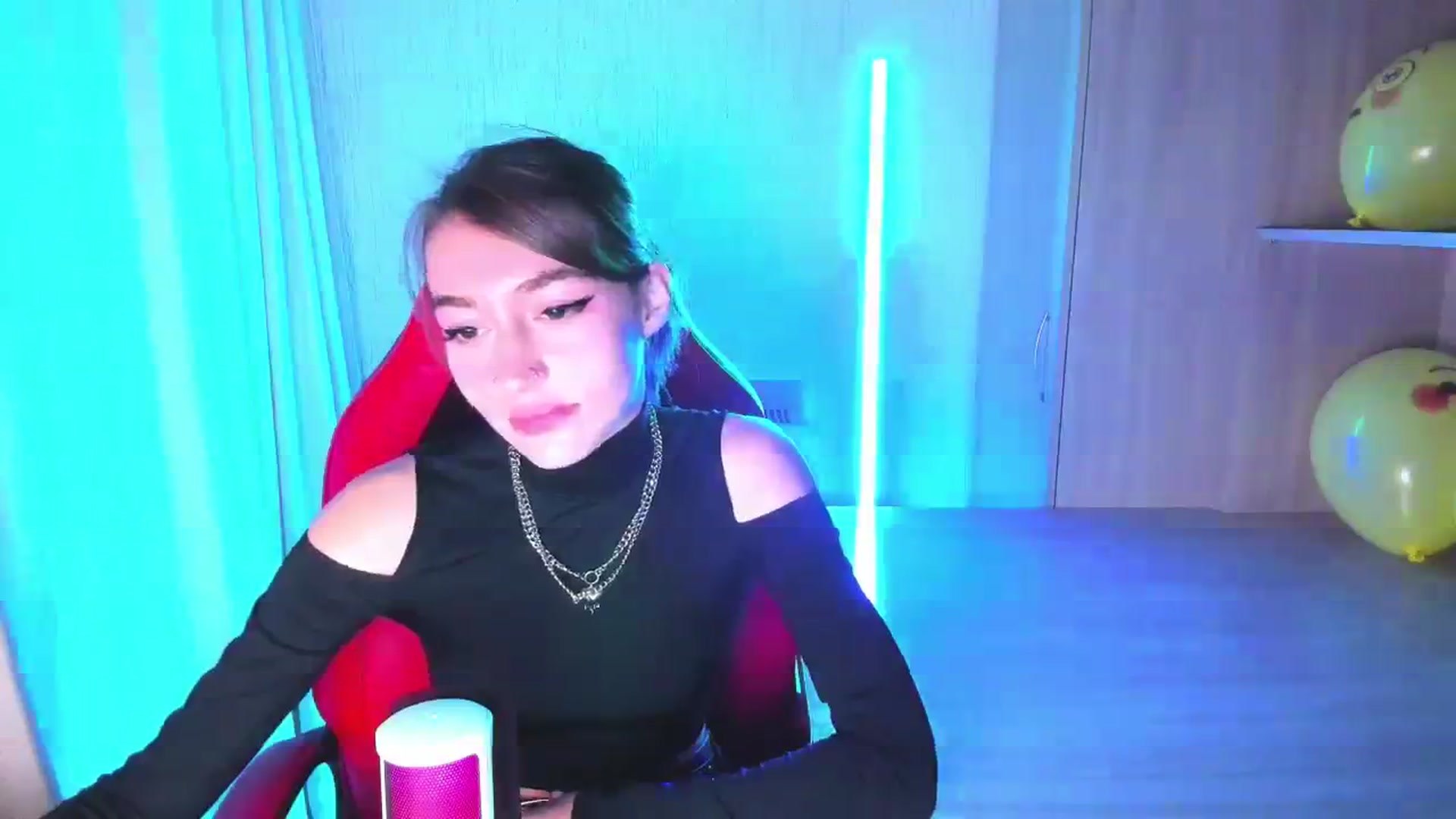 Gallery image thumbnail from Iam_Best's myfreecams stream on, 09/19/2023, 24:58 image 10 of 20
