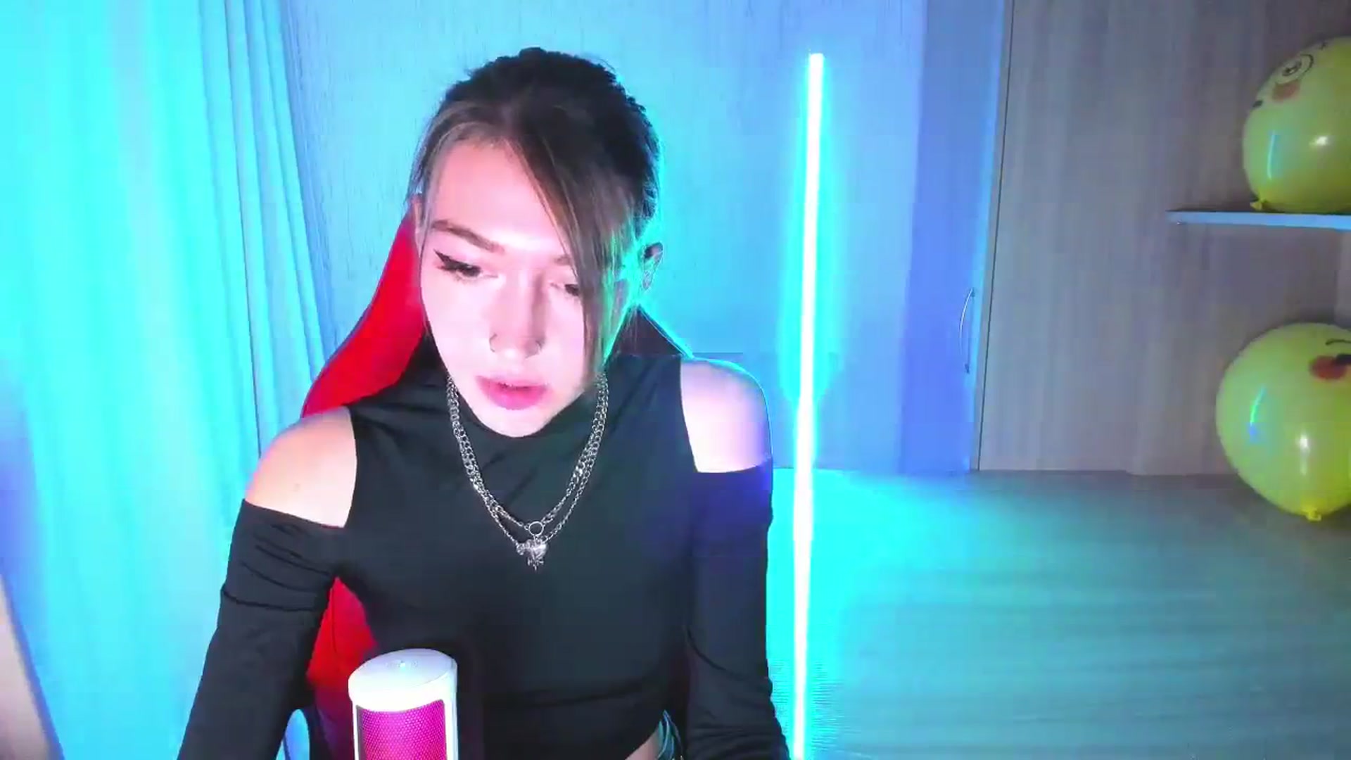 Gallery image thumbnail from Iam_Best's myfreecams stream on, 09/19/2023, 24:58 image 11 of 20