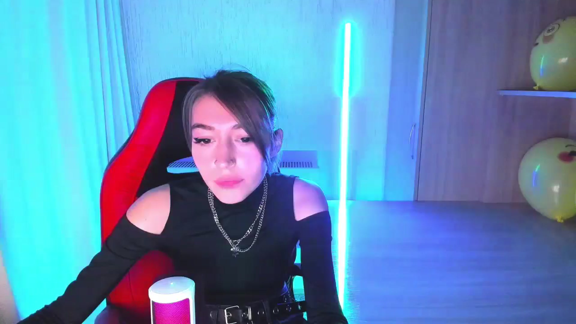 Gallery image thumbnail from Iam_Best's myfreecams stream on, 09/19/2023, 24:58 image 14 of 20