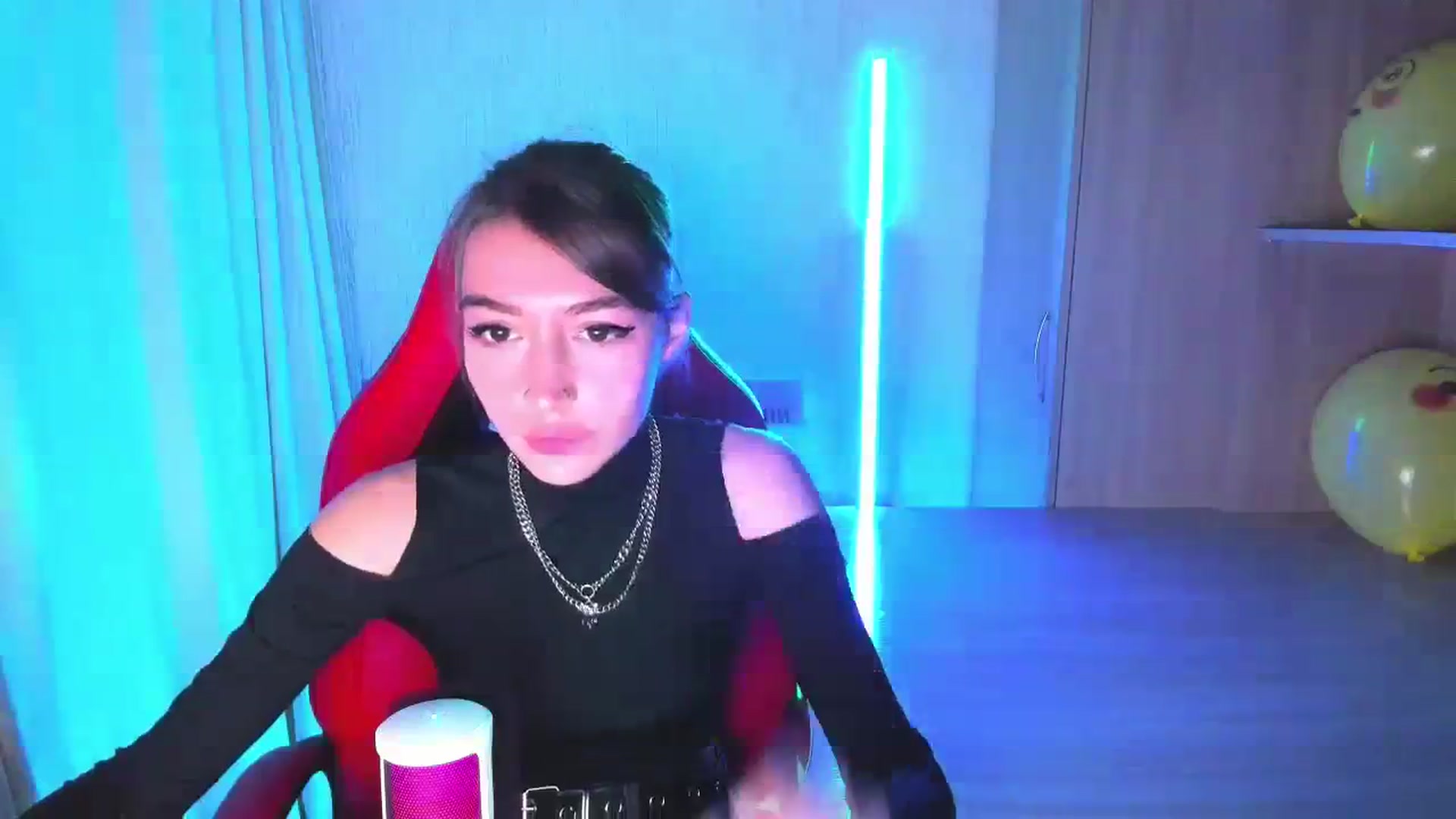 Gallery image thumbnail from Iam_Best's myfreecams stream on, 09/19/2023, 24:58 image 18 of 20