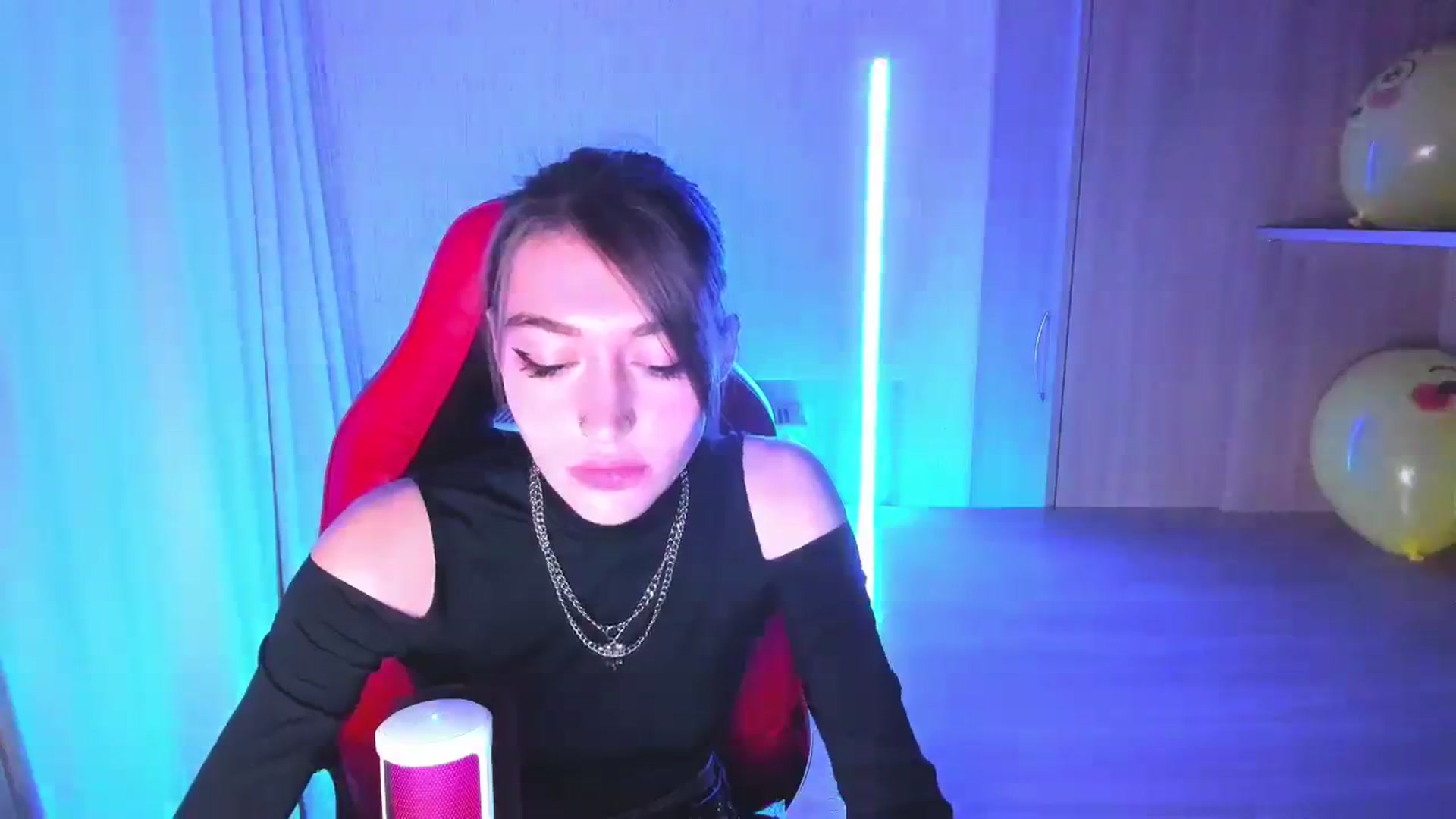 Gallery image thumbnail from Iam_Best's myfreecams stream on, 09/19/2023, 24:58 image 17 of 20