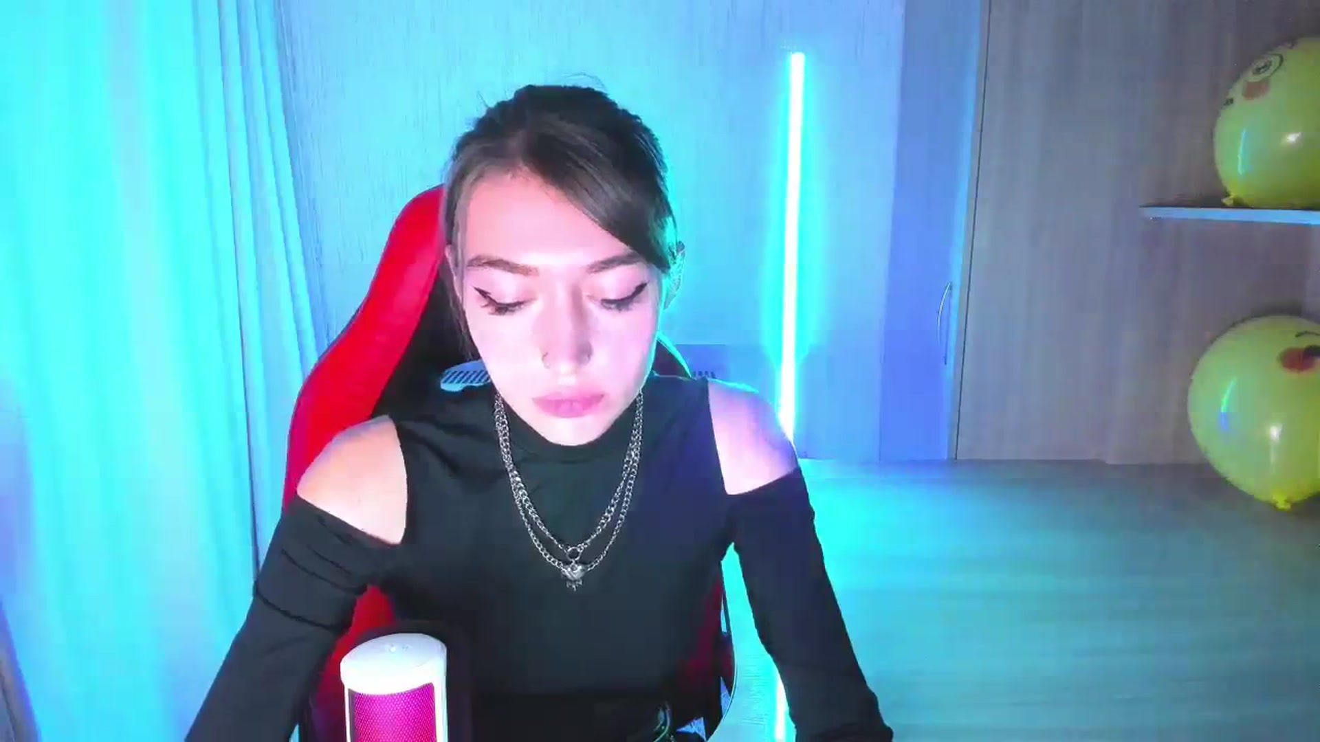 Gallery image thumbnail from Iam_Best's myfreecams stream on, 09/19/2023, 24:58 image 19 of 20