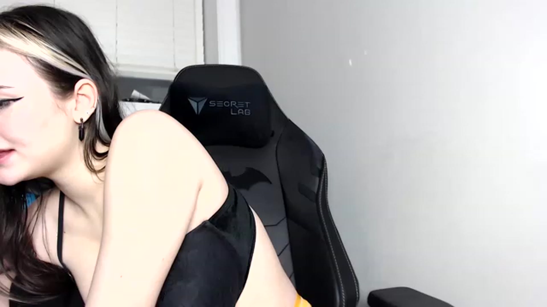 Gallery image thumbnail from Iam_MissTery's myfreecams stream on, 01/08/2023, 22:13 image 6 of 20