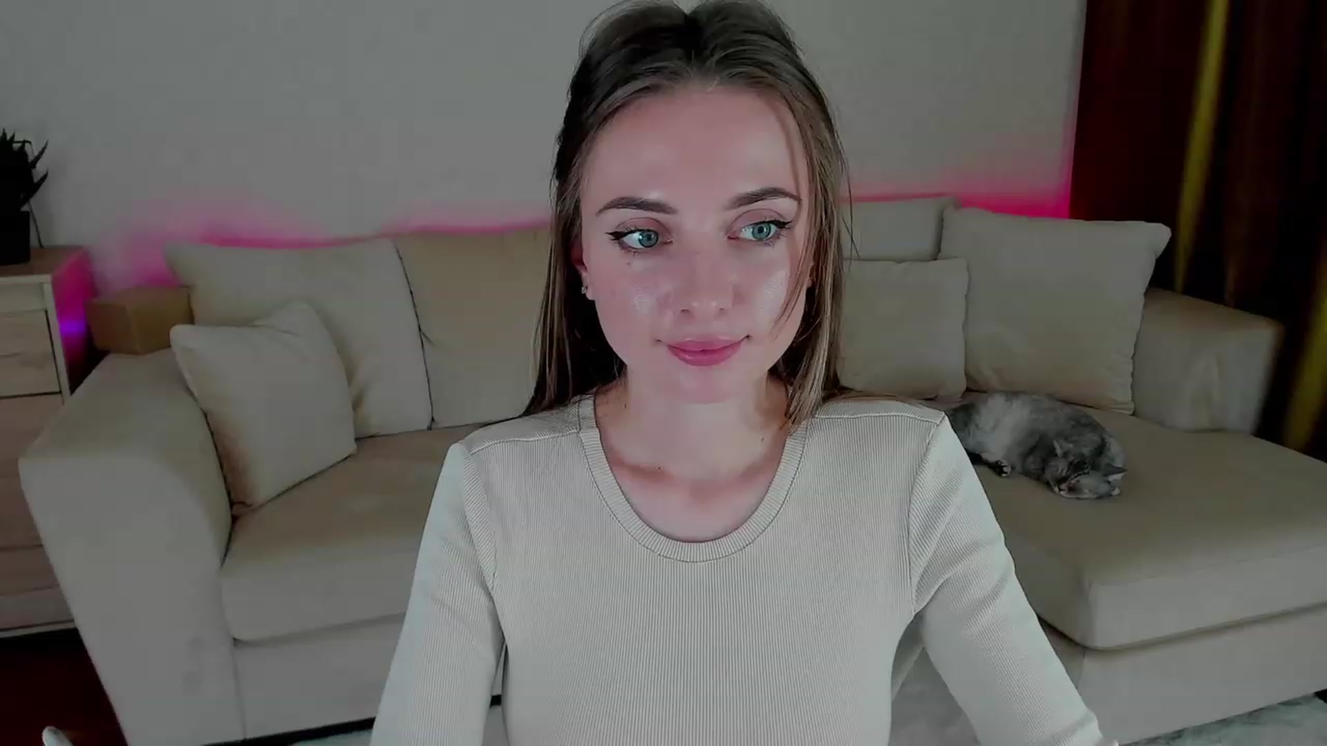 Gallery image thumbnail from Iam_Sasha's myfreecams stream on, 11/17/2022, 07:56 image 2 of 20