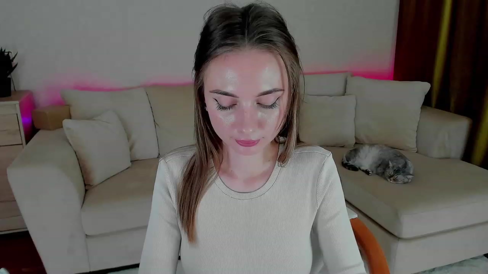 Gallery image thumbnail from Iam_Sasha's myfreecams stream on, 11/17/2022, 07:56 image 10 of 20