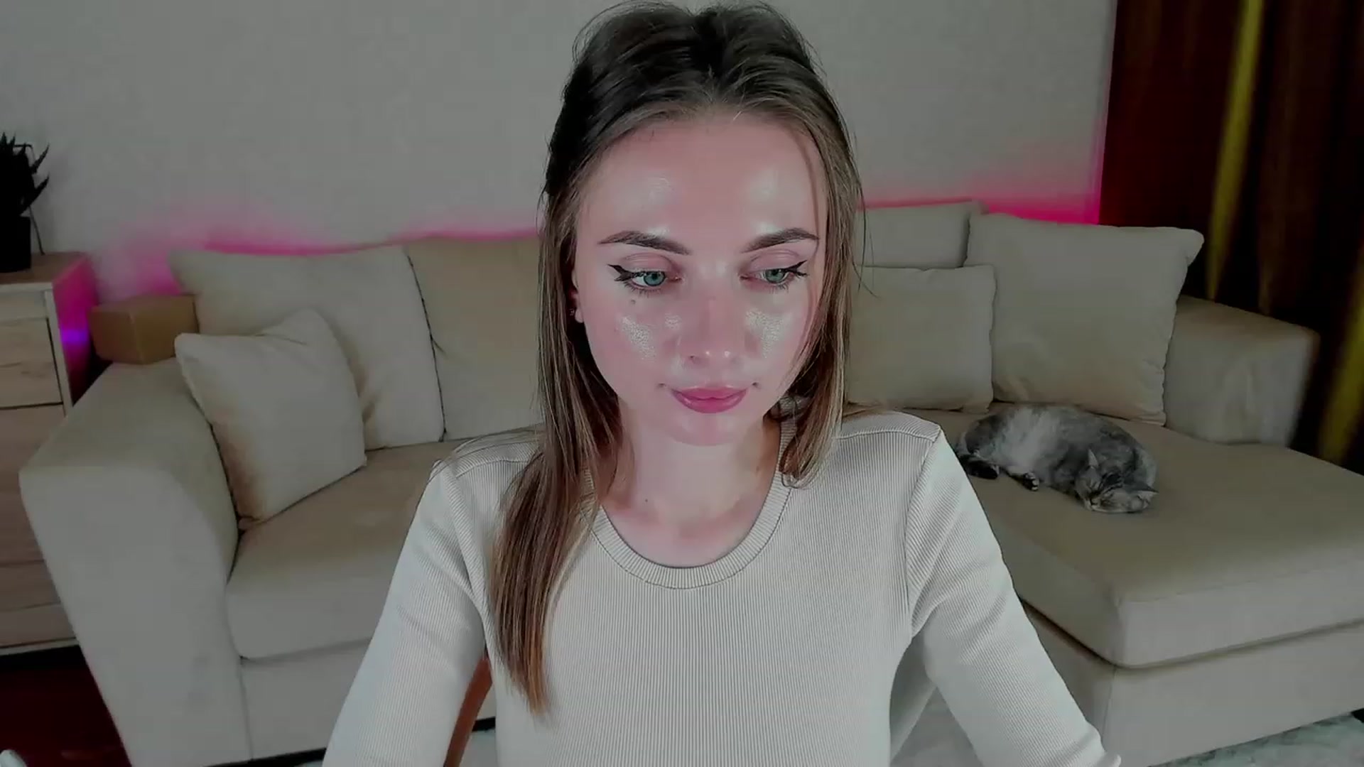 Gallery image thumbnail from Iam_Sasha's myfreecams stream on, 11/17/2022, 07:56 image 12 of 20