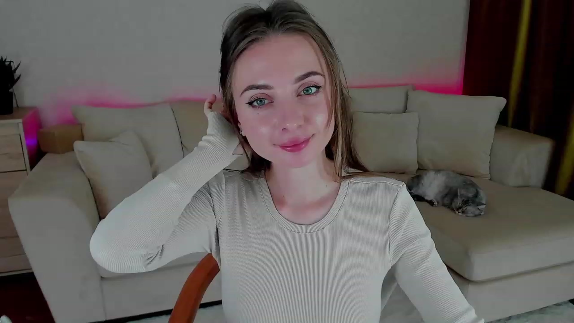 Gallery image thumbnail from Iam_Sasha's myfreecams stream on, 11/17/2022, 07:56 image 3 of 20