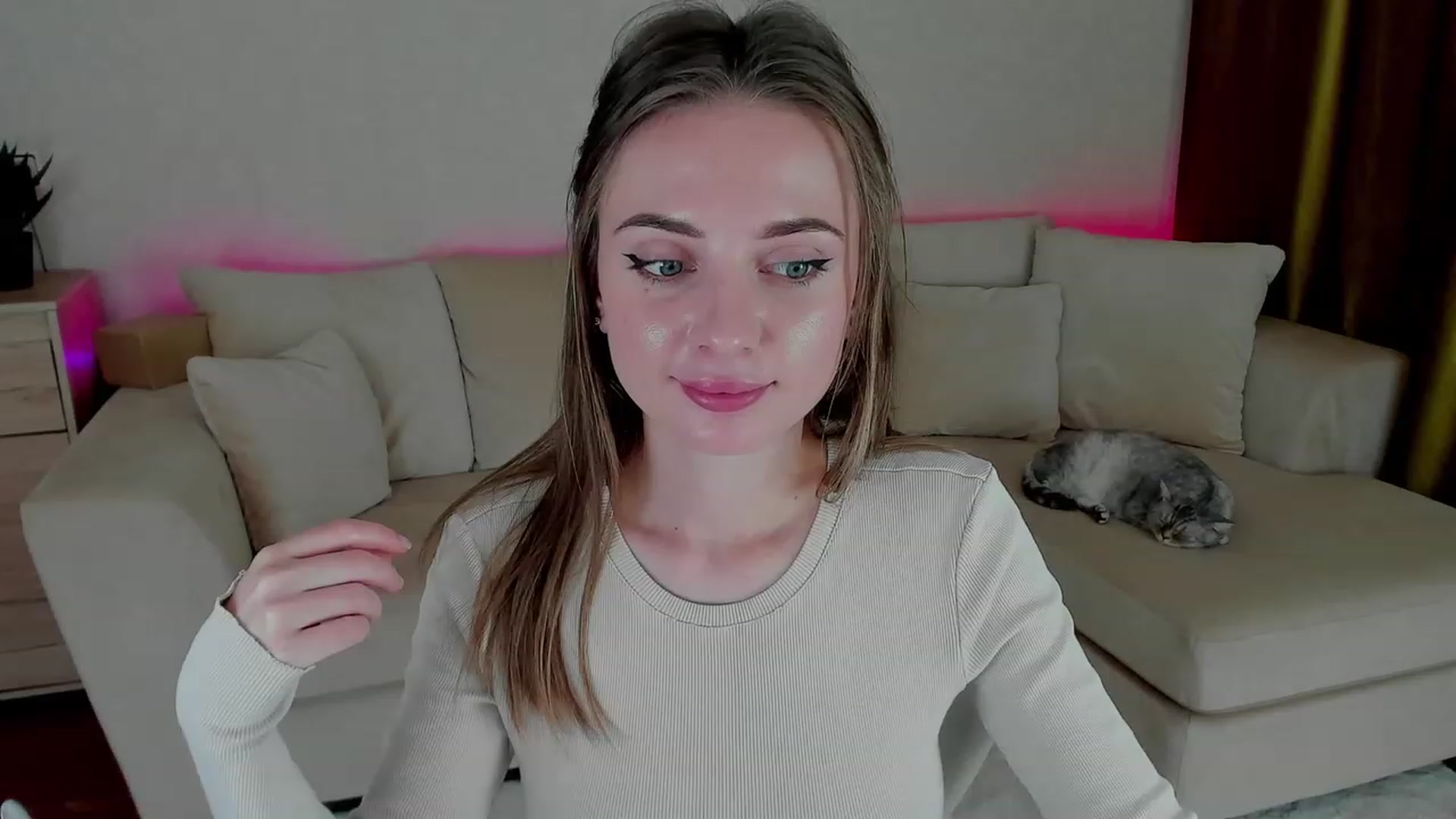Gallery image thumbnail from Iam_Sasha's myfreecams stream on, 11/17/2022, 07:56 image 5 of 20