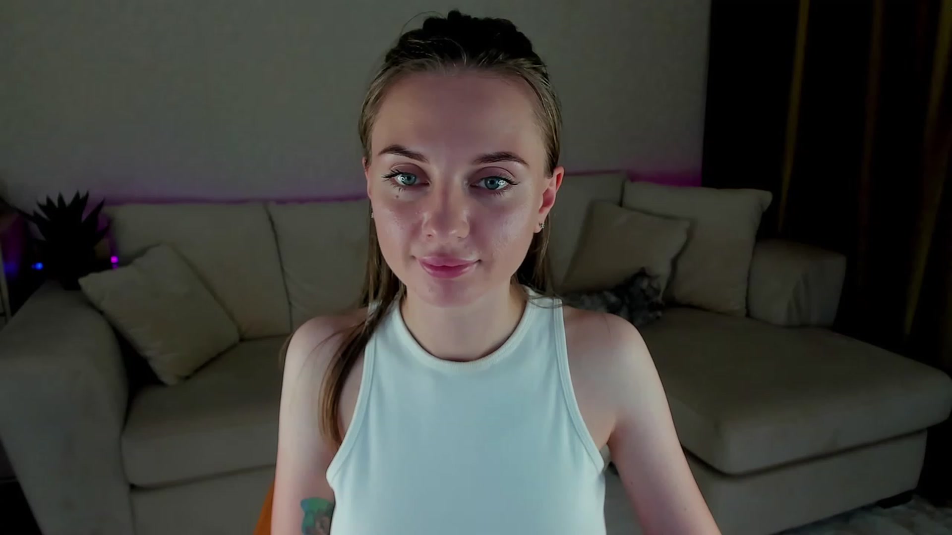 Gallery image thumbnail from Iam_Sasha's myfreecams stream on, 11/26/2022, 16:15 image 1 of 20