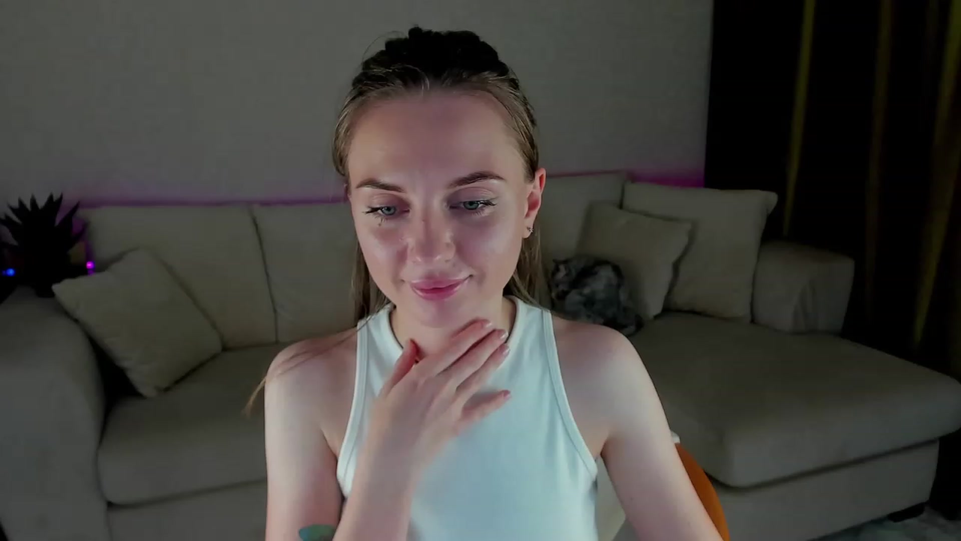 Gallery image thumbnail from Iam_Sasha's myfreecams stream on, 11/26/2022, 16:15 image 6 of 20