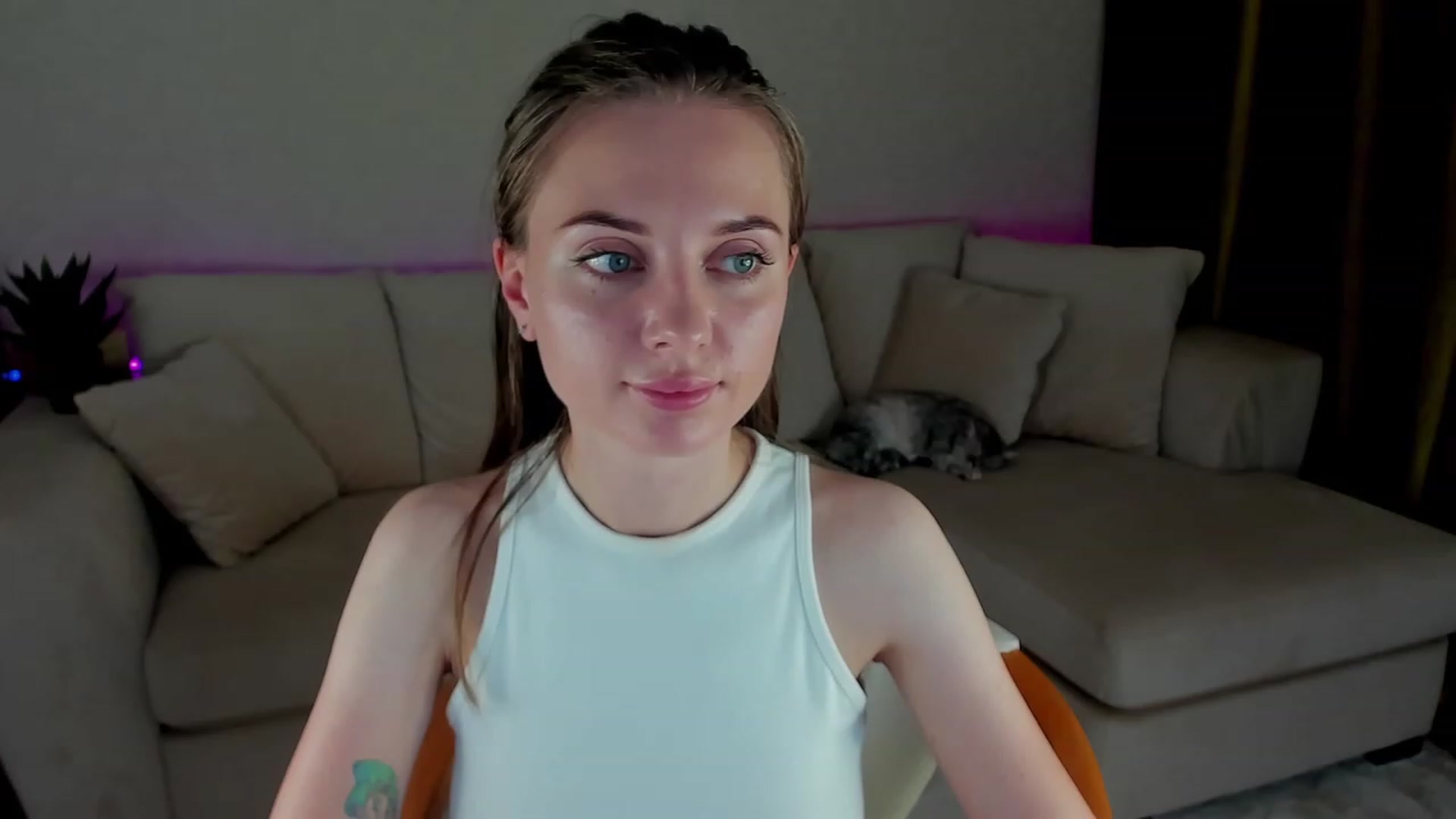 Gallery image thumbnail from Iam_Sasha's myfreecams stream on, 11/26/2022, 16:15 image 19 of 20