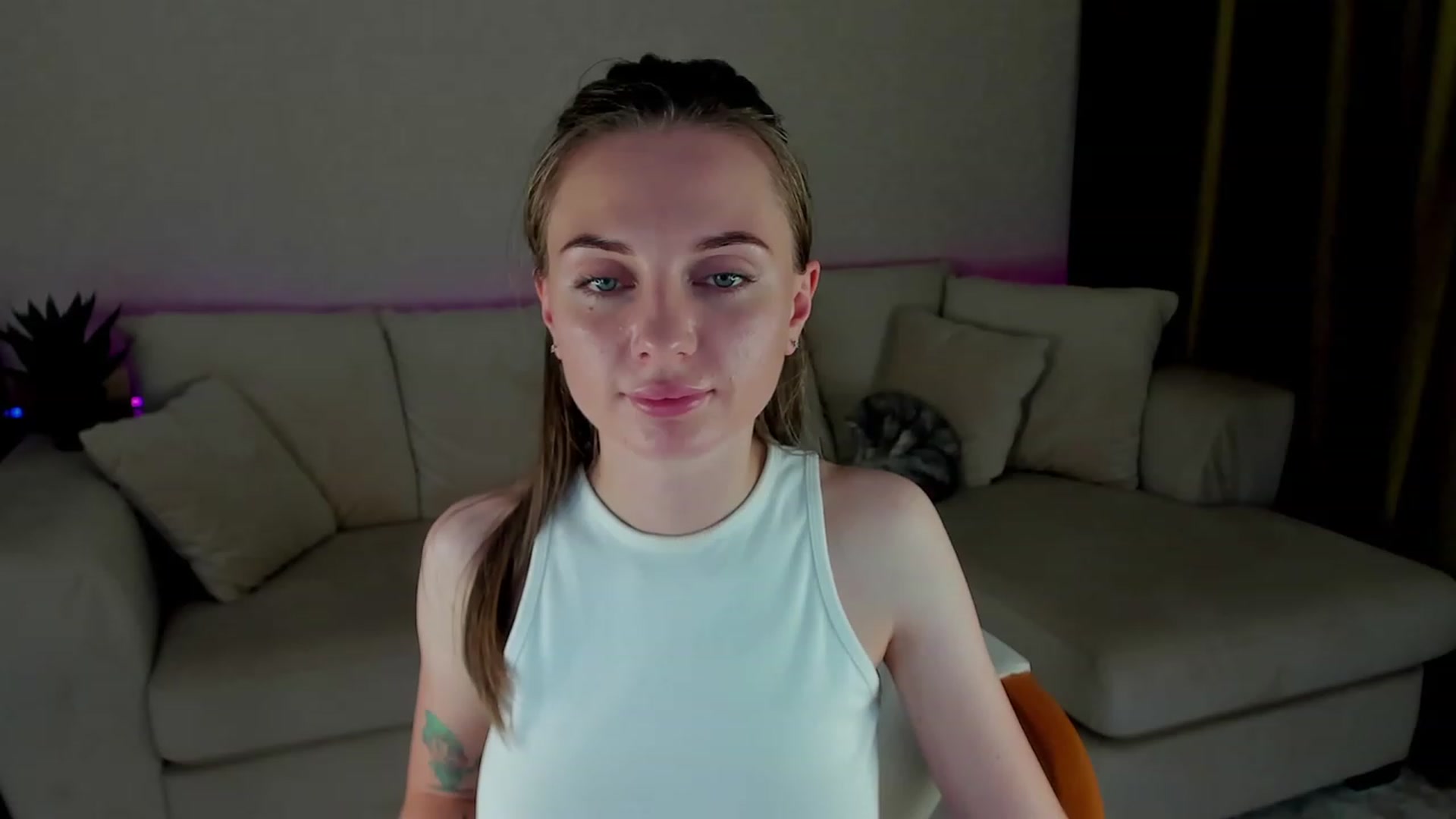 Gallery image thumbnail from Iam_Sasha's myfreecams stream on, 11/26/2022, 16:15 image 9 of 20