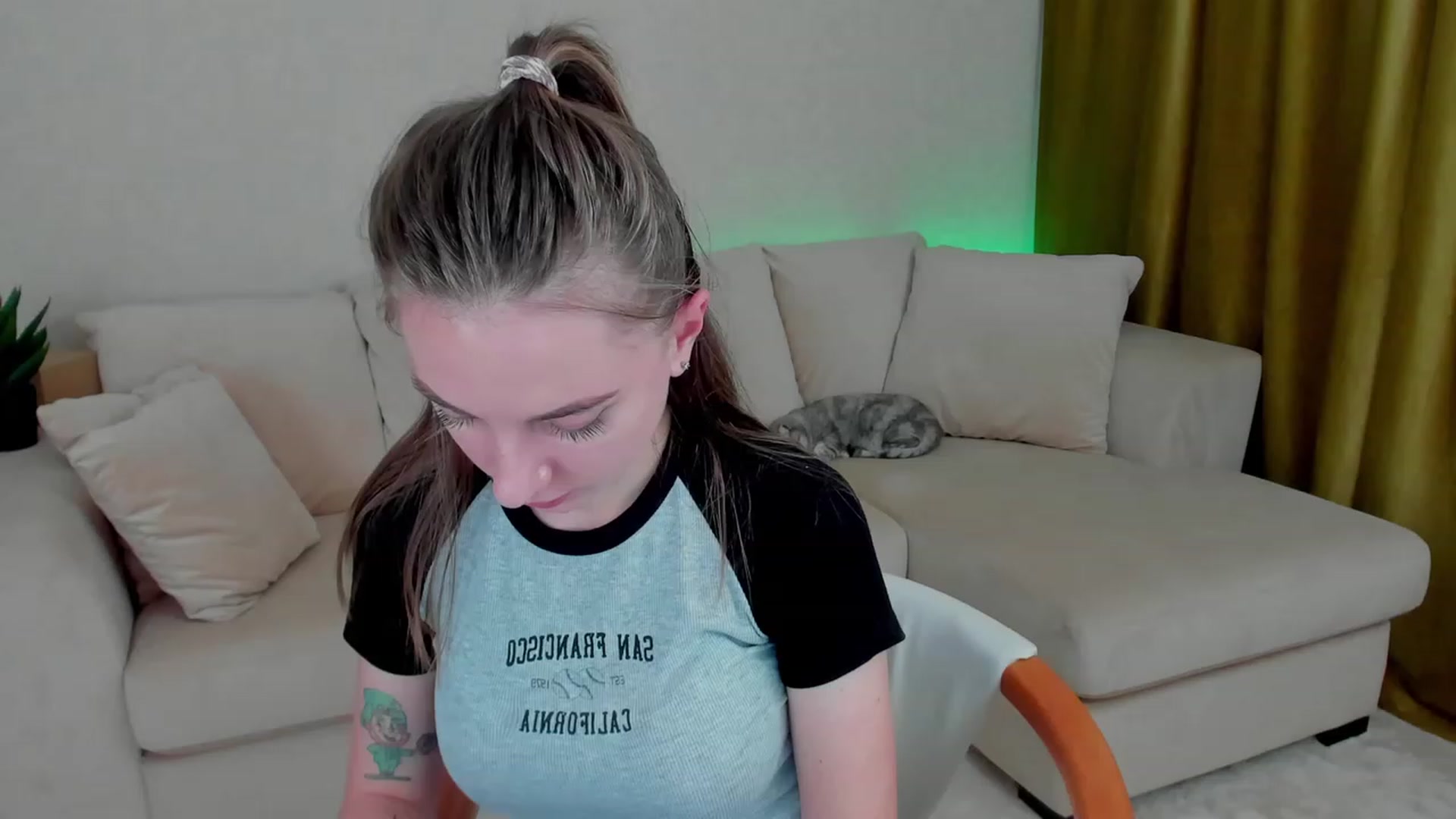 Gallery image thumbnail from Iam_Sasha's myfreecams stream on, 11/29/2022, 12:05 image 15 of 20