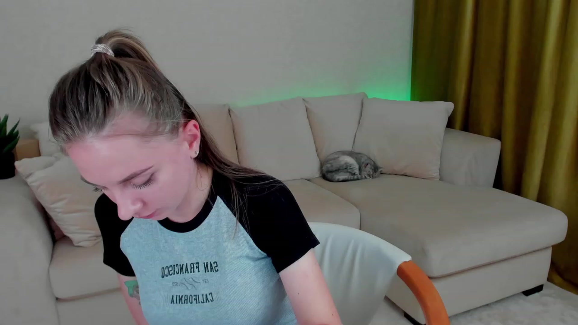 Gallery image thumbnail from Iam_Sasha's myfreecams stream on, 11/29/2022, 12:05 image 19 of 20