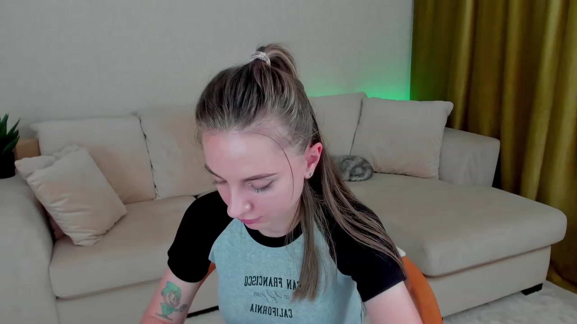 Gallery image thumbnail from Iam_Sasha's myfreecams stream on, 11/29/2022, 12:05 image 11 of 20