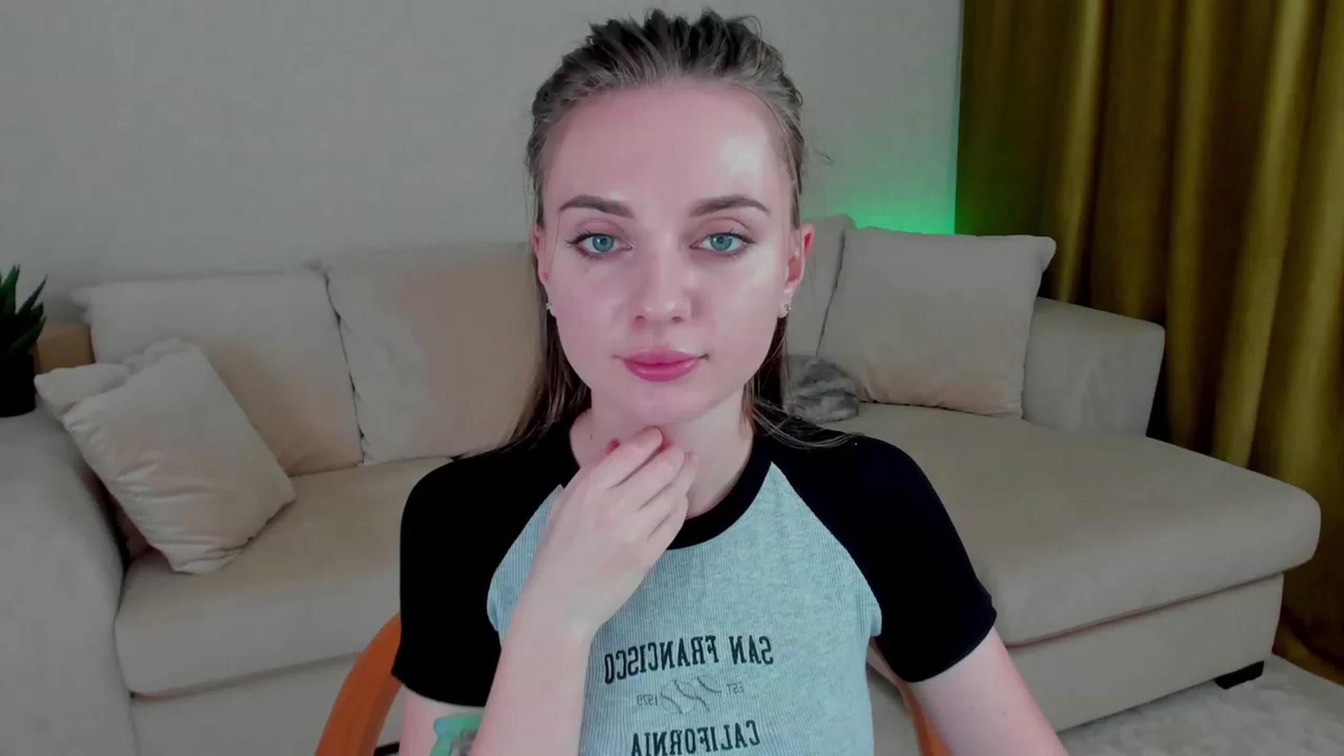 Gallery image thumbnail from Iam_Sasha's myfreecams stream on, 11/29/2022, 12:05 image 8 of 20