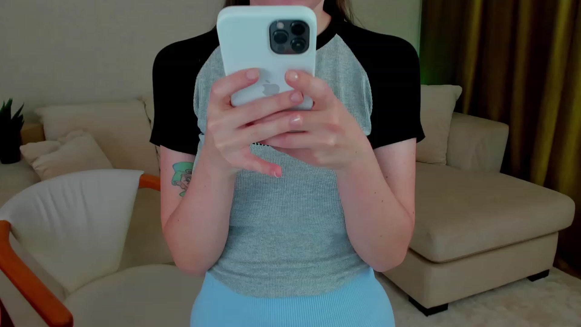 Gallery image thumbnail from Iam_Sasha's myfreecams stream on, 11/29/2022, 13:37 image 16 of 20