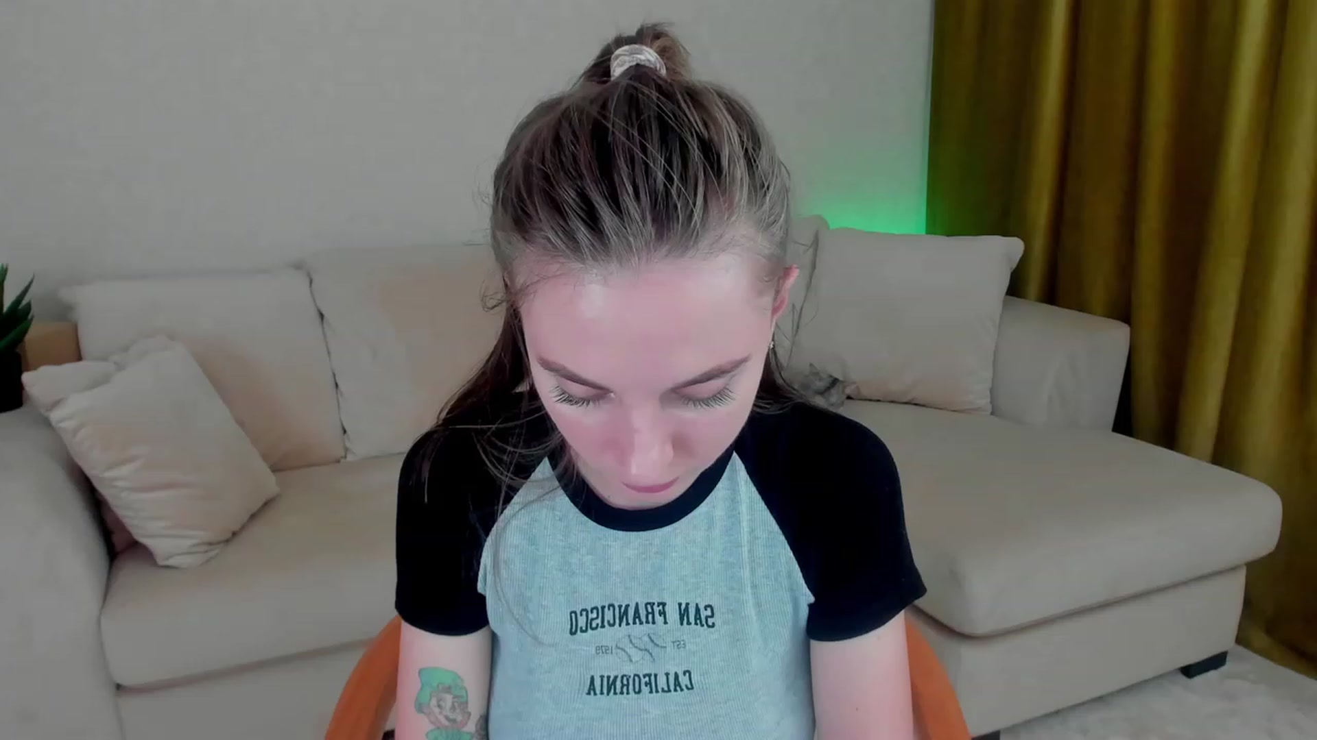 Gallery image thumbnail from Iam_Sasha's myfreecams stream on, 11/29/2022, 14:11 image 10 of 20