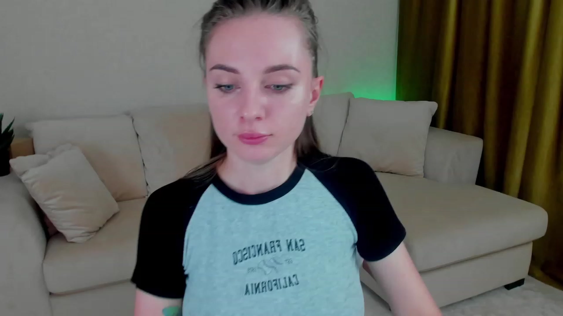 Gallery image thumbnail from Iam_Sasha's myfreecams stream on, 11/29/2022, 14:11 image 5 of 20