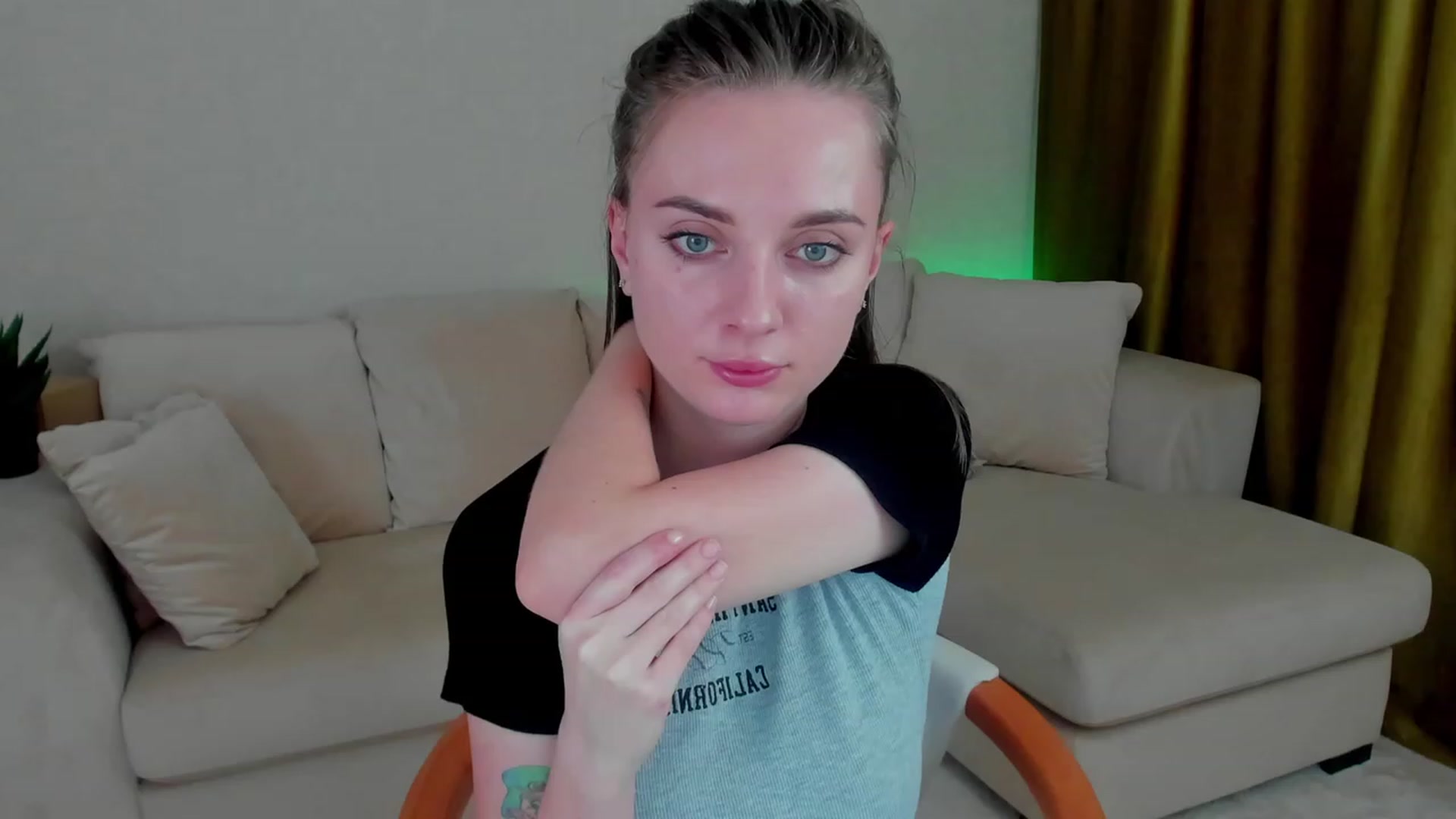 Gallery image thumbnail from Iam_Sasha's myfreecams stream on, 11/29/2022, 14:11 image 19 of 20