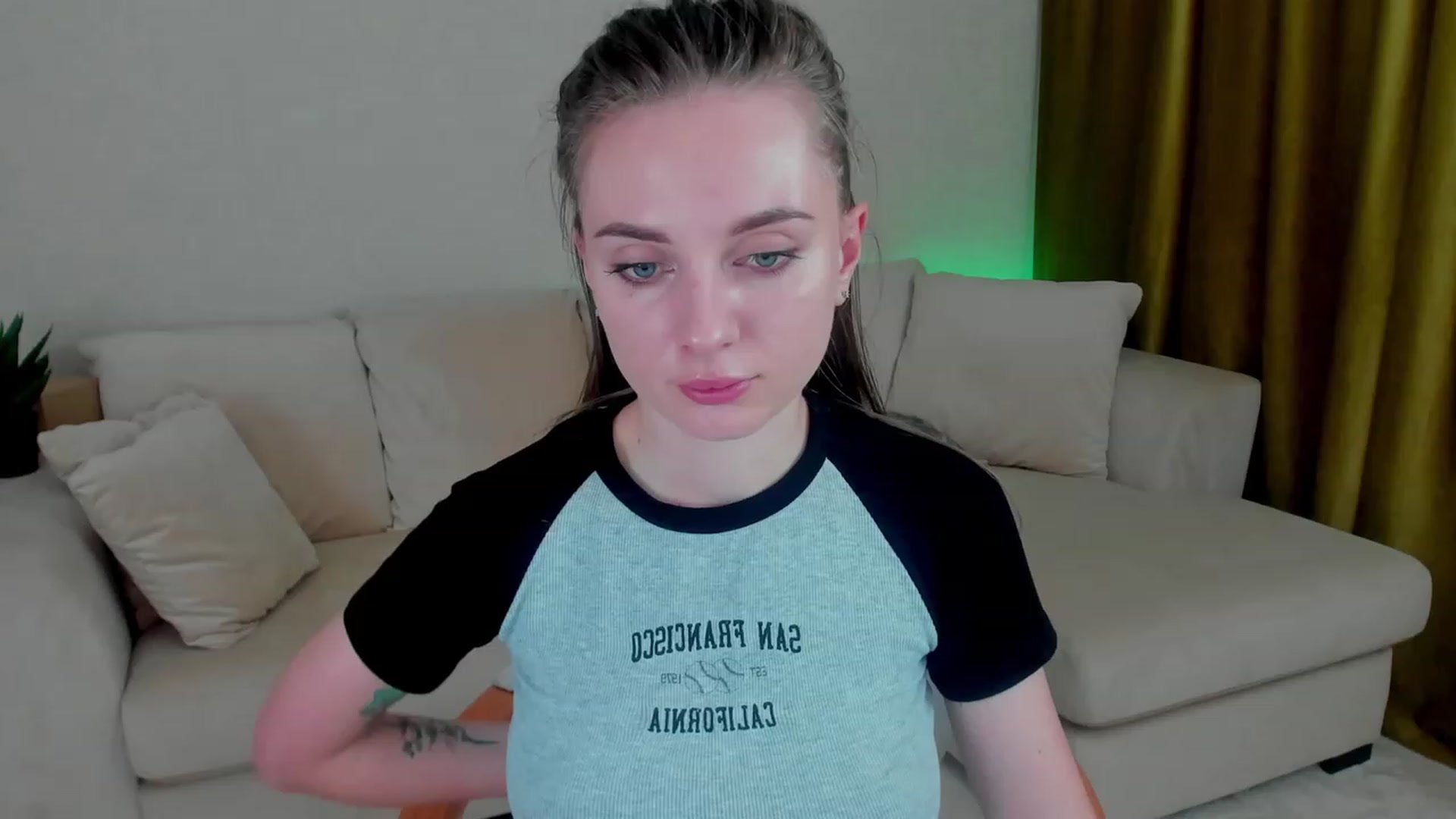 Gallery image thumbnail from Iam_Sasha's myfreecams stream on, 11/29/2022, 14:11 image 20 of 20