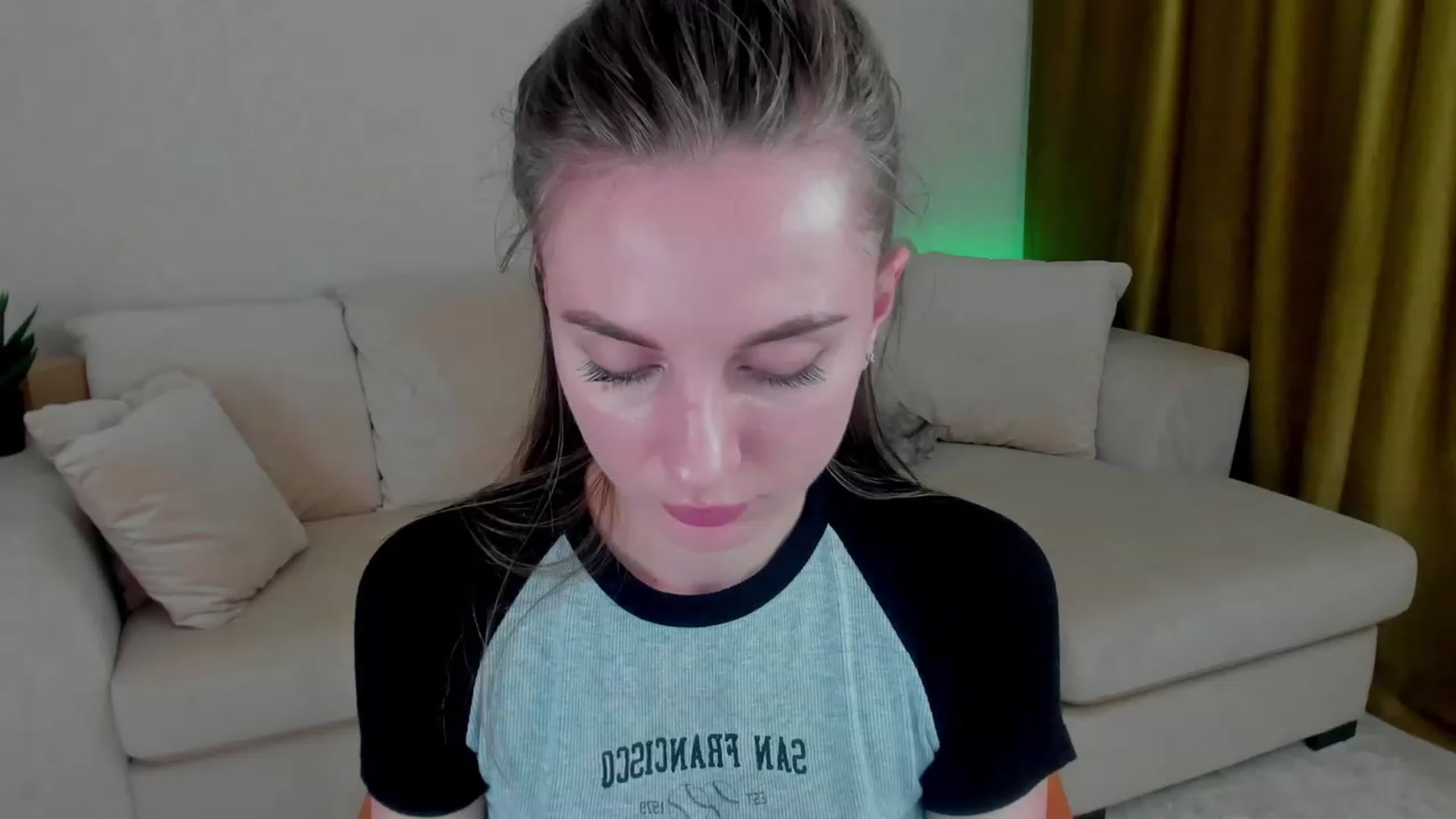 Gallery image thumbnail from Iam_Sasha's myfreecams stream on, 11/29/2022, 14:11 image 11 of 20