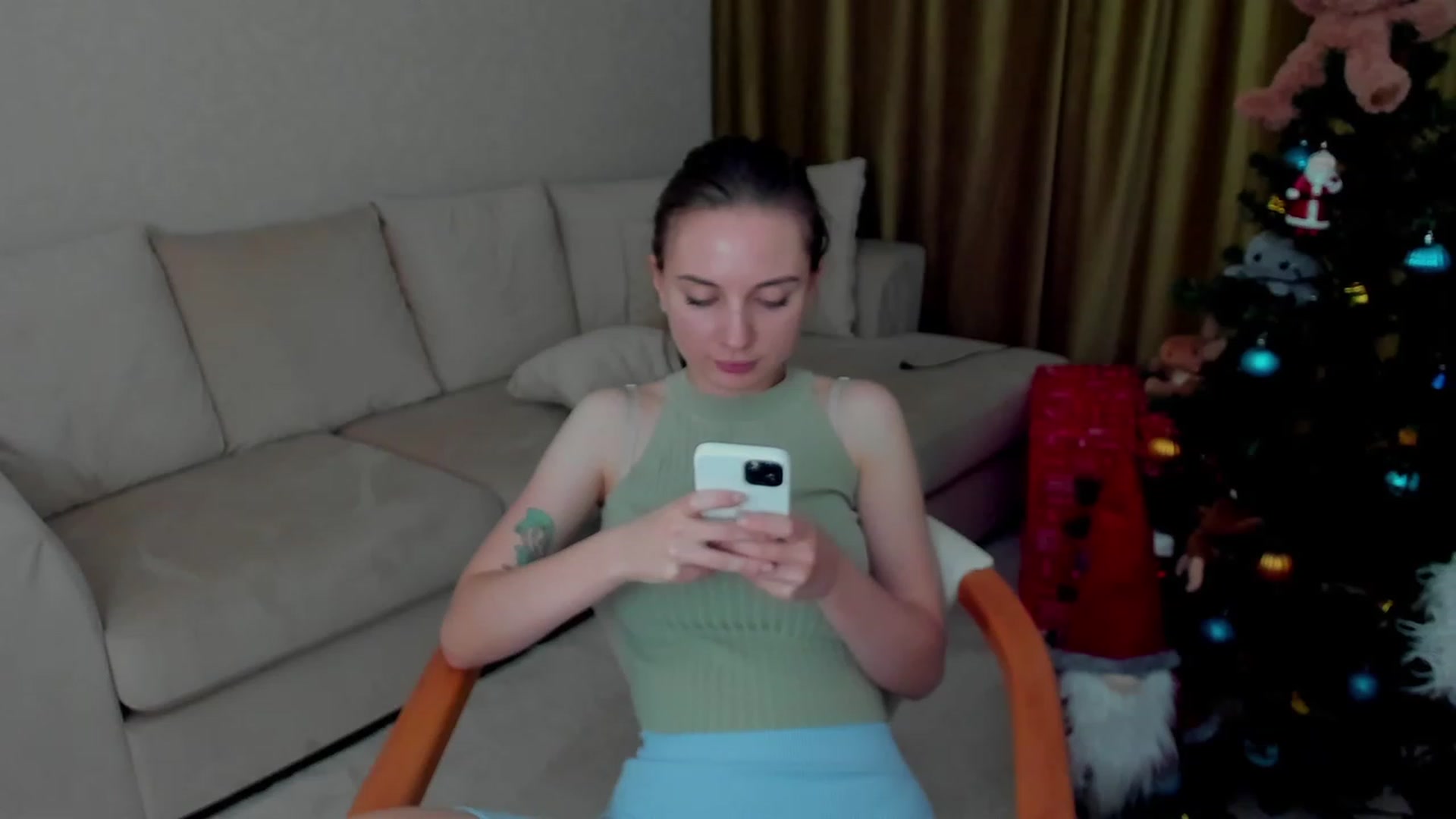 Gallery image thumbnail from Iam_Sasha's myfreecams stream on, 12/25/2022, 13:33 image 10 of 20