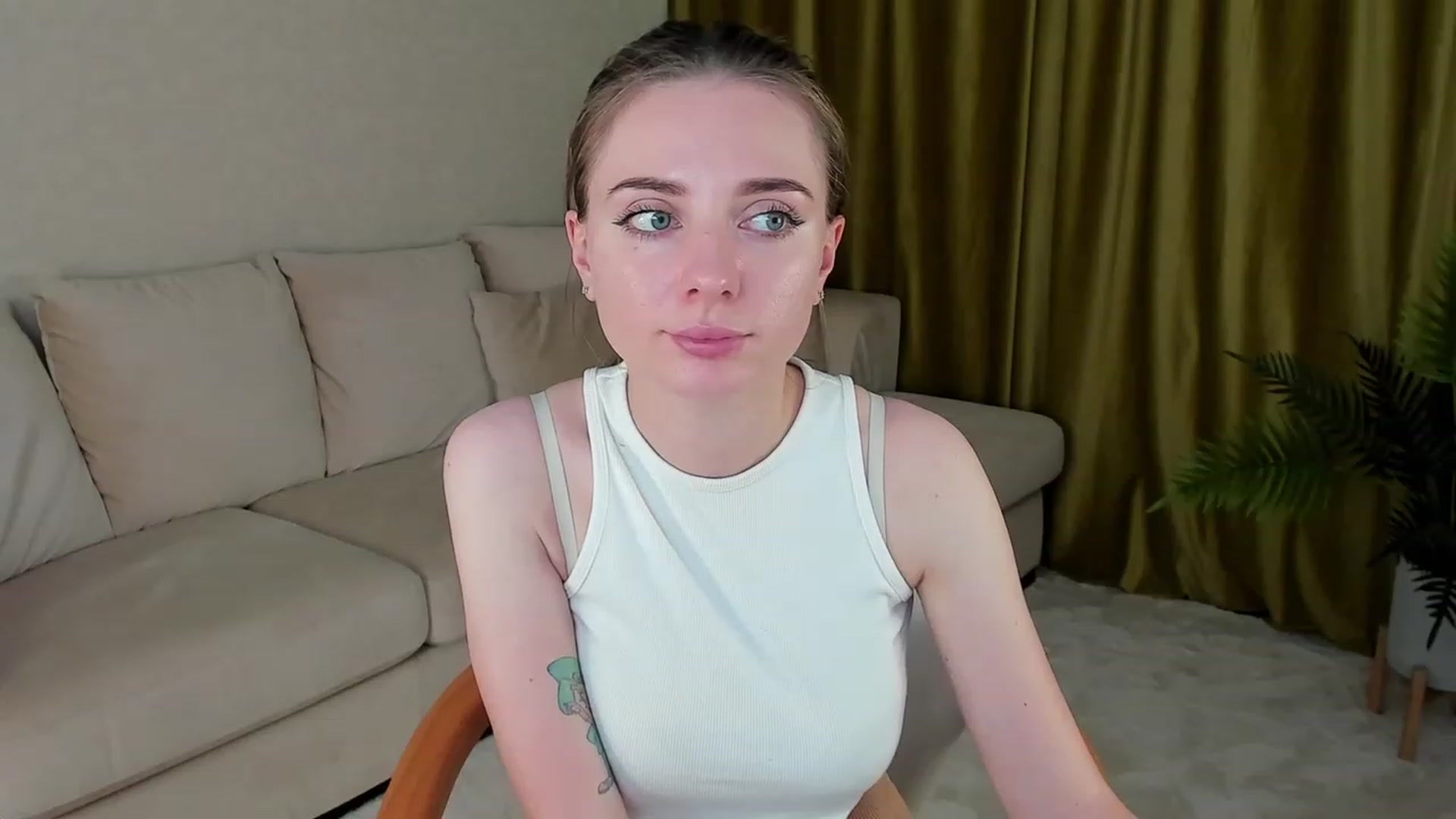 Gallery image thumbnail from Iam_Sasha's myfreecams stream on, 01/03/2023, 10:36 image 13 of 20