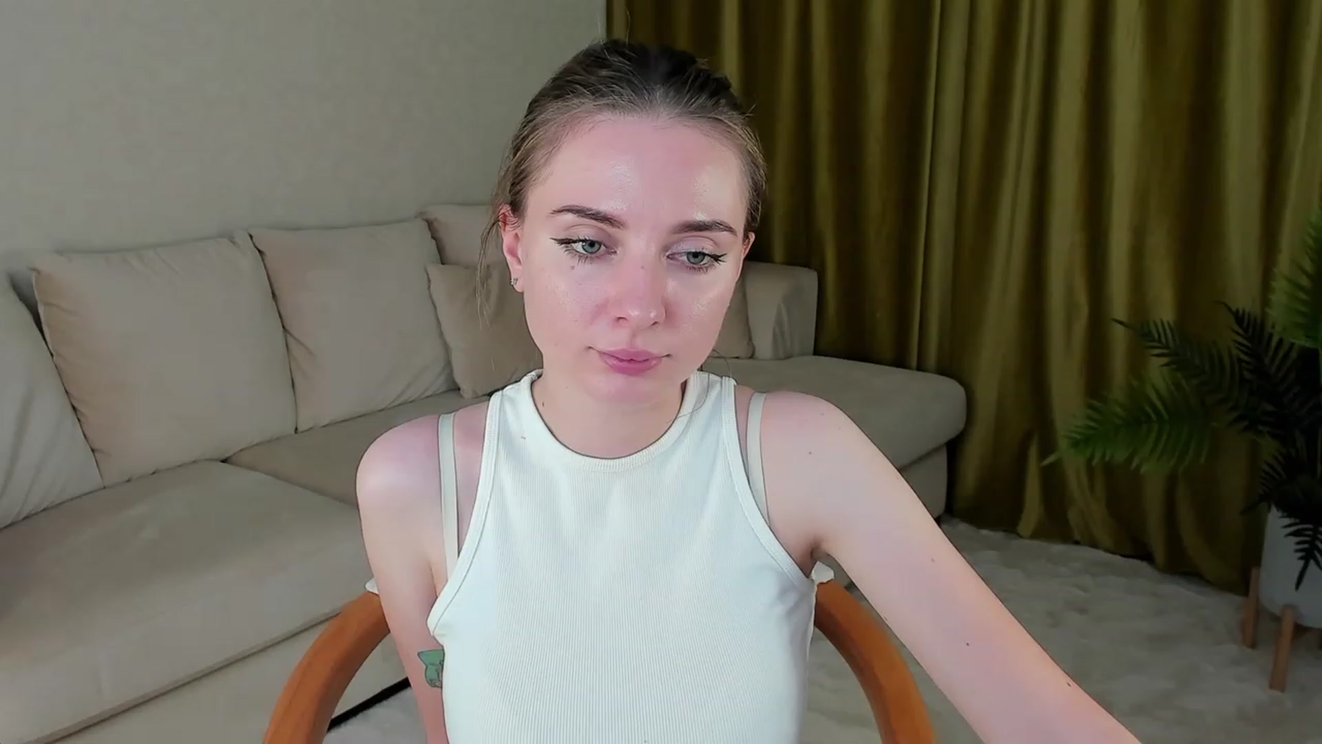 Gallery image thumbnail from Iam_Sasha's myfreecams stream on, 01/03/2023, 10:36 image 4 of 20