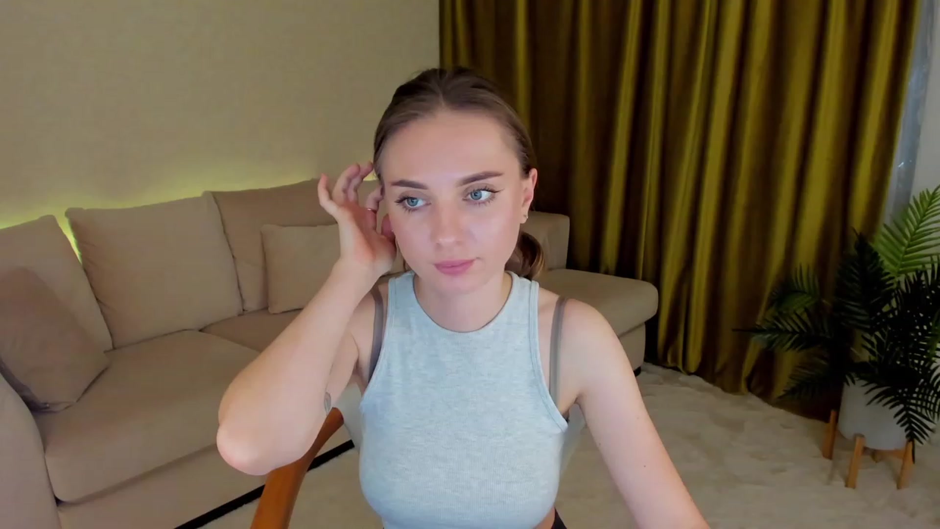 Gallery image thumbnail from Iam_Sasha's myfreecams stream on, 02/17/2023, 09:06 image 14 of 20