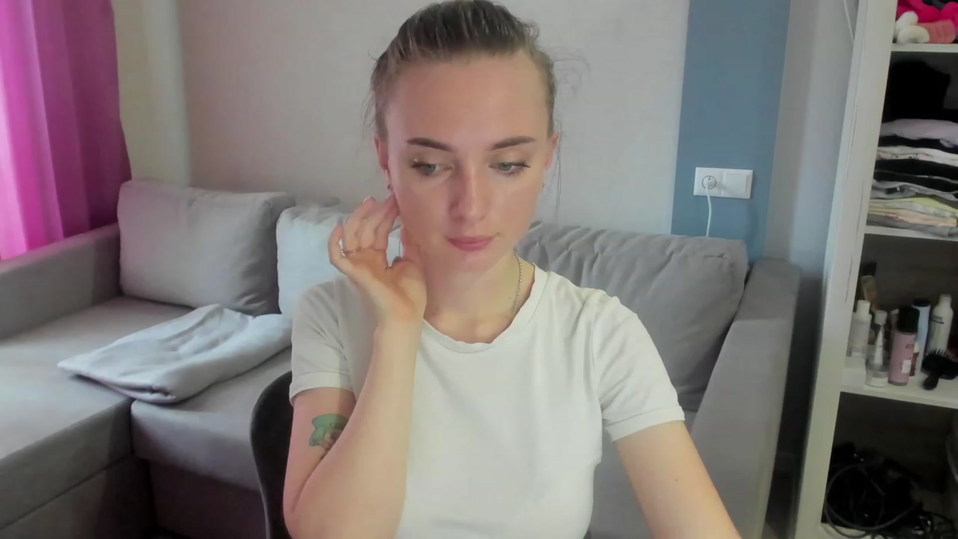 Gallery image thumbnail from Iam_Sasha's myfreecams stream on, 04/06/2023, 12:06 image 5 of 20