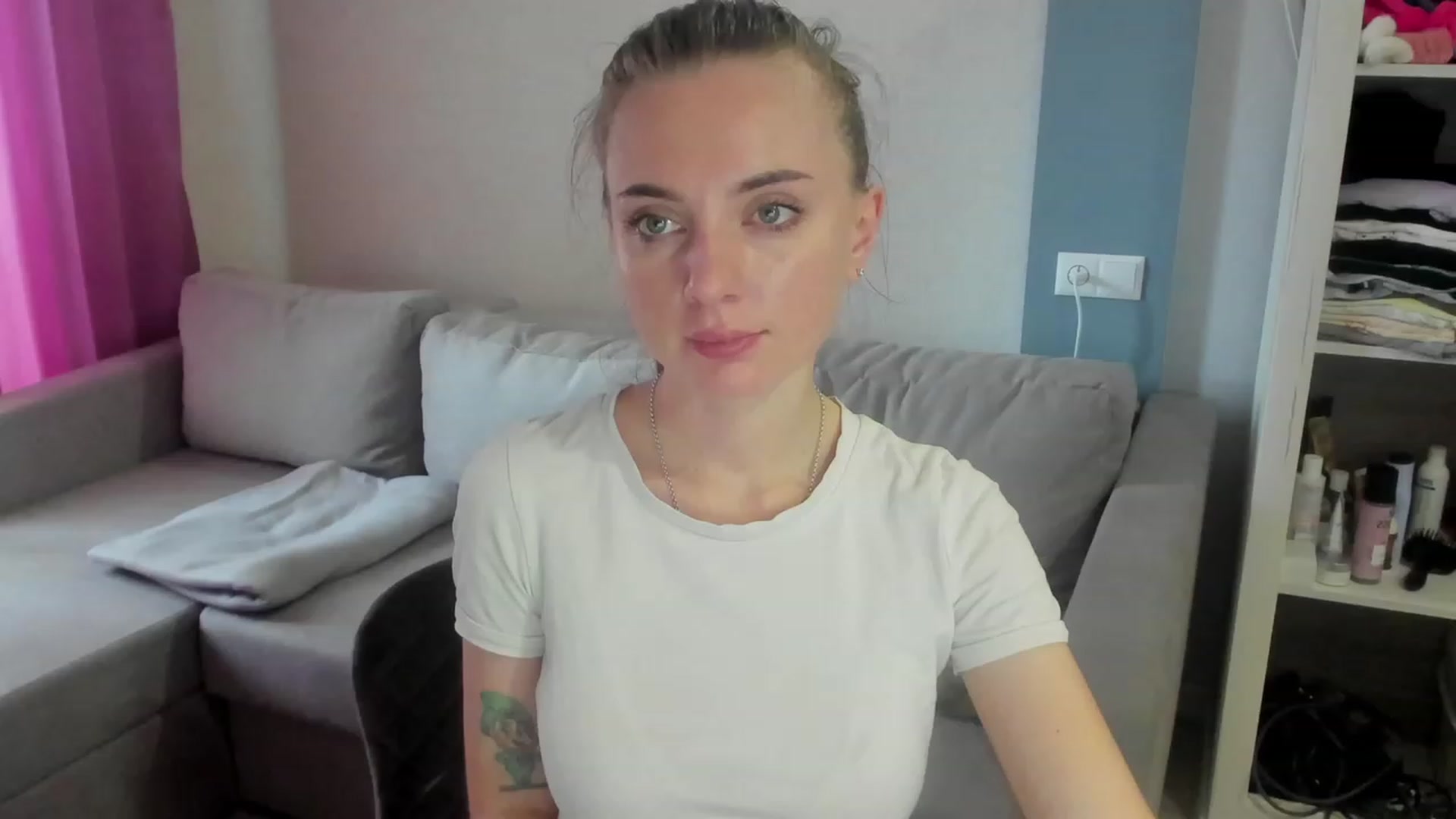 Gallery image thumbnail from Iam_Sasha's myfreecams stream on, 04/06/2023, 13:10 image 2 of 20