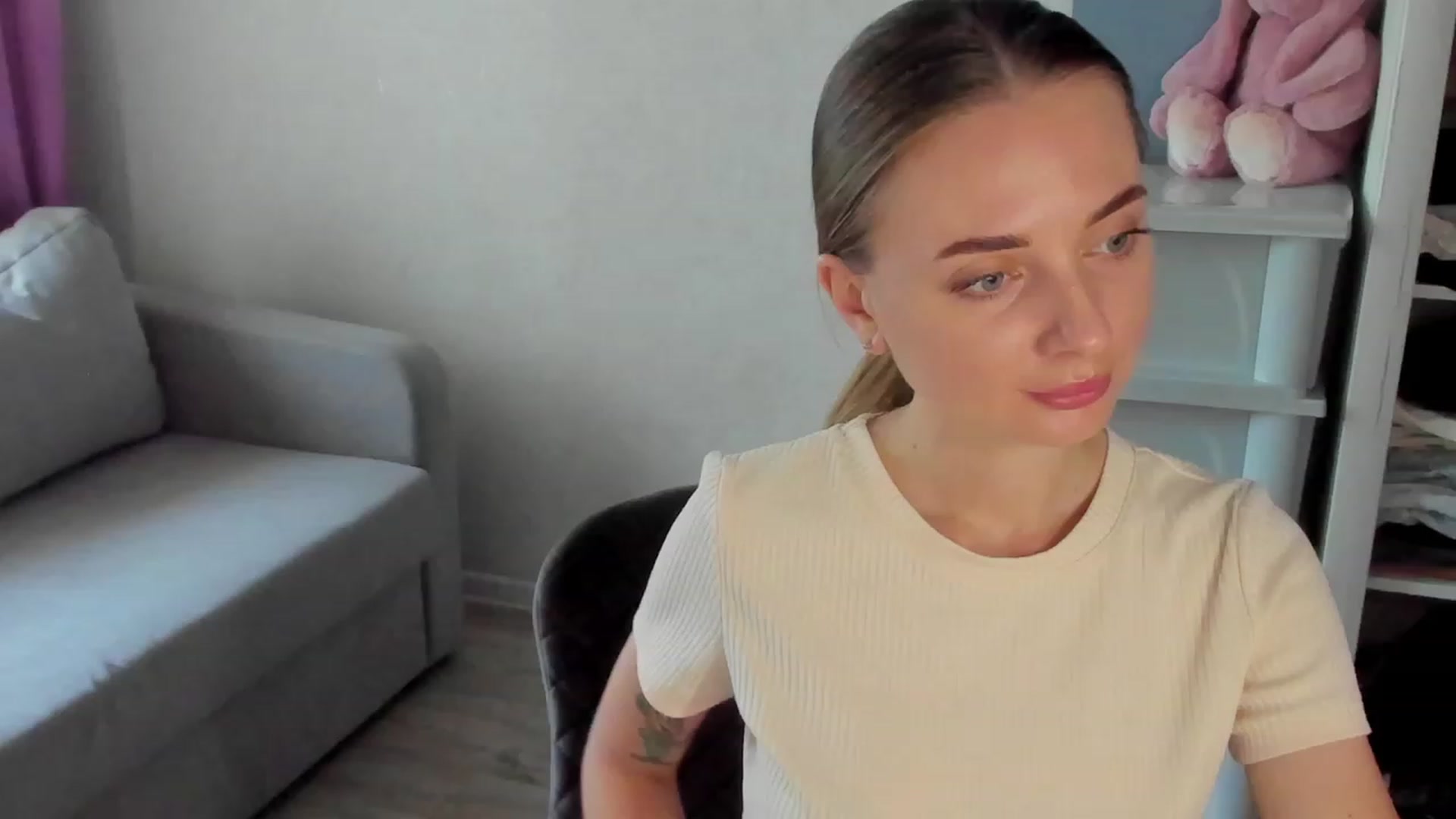 Gallery image thumbnail from Iam_Sasha's myfreecams stream on, 08/01/2023, 11:53 image 18 of 20