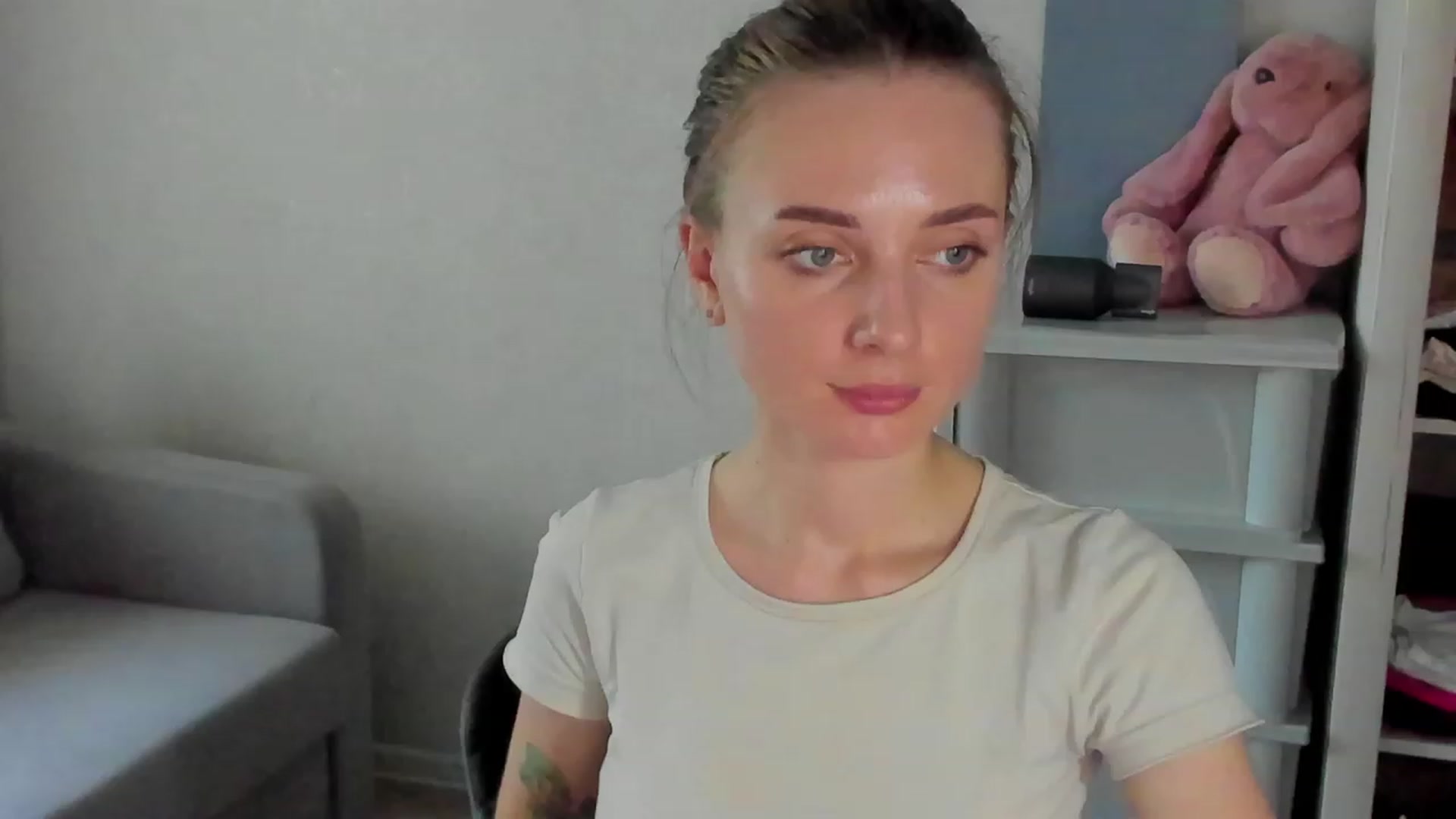 Gallery image thumbnail from Iam_Sasha's myfreecams stream on, 08/03/2023, 13:51 image 17 of 20