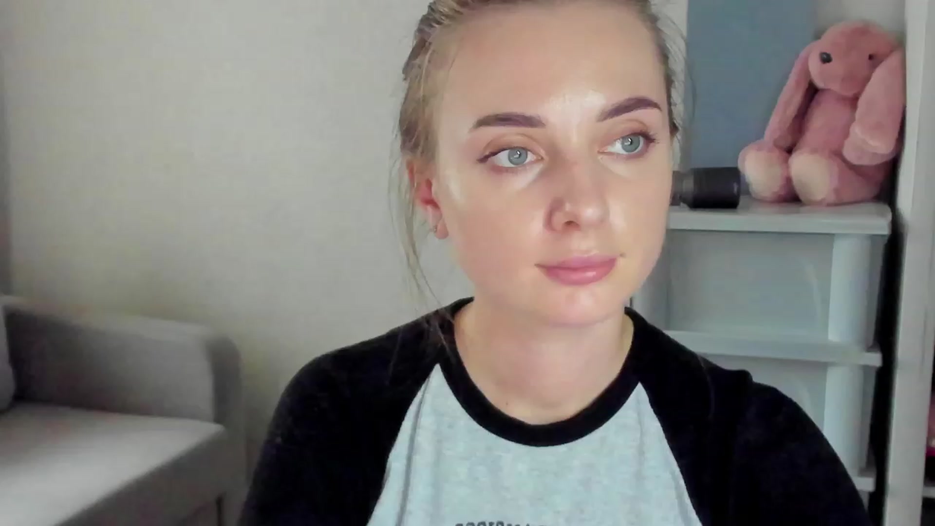 Gallery image thumbnail from Iam_Sasha's myfreecams stream on, 08/04/2023, 13:39 image 4 of 20