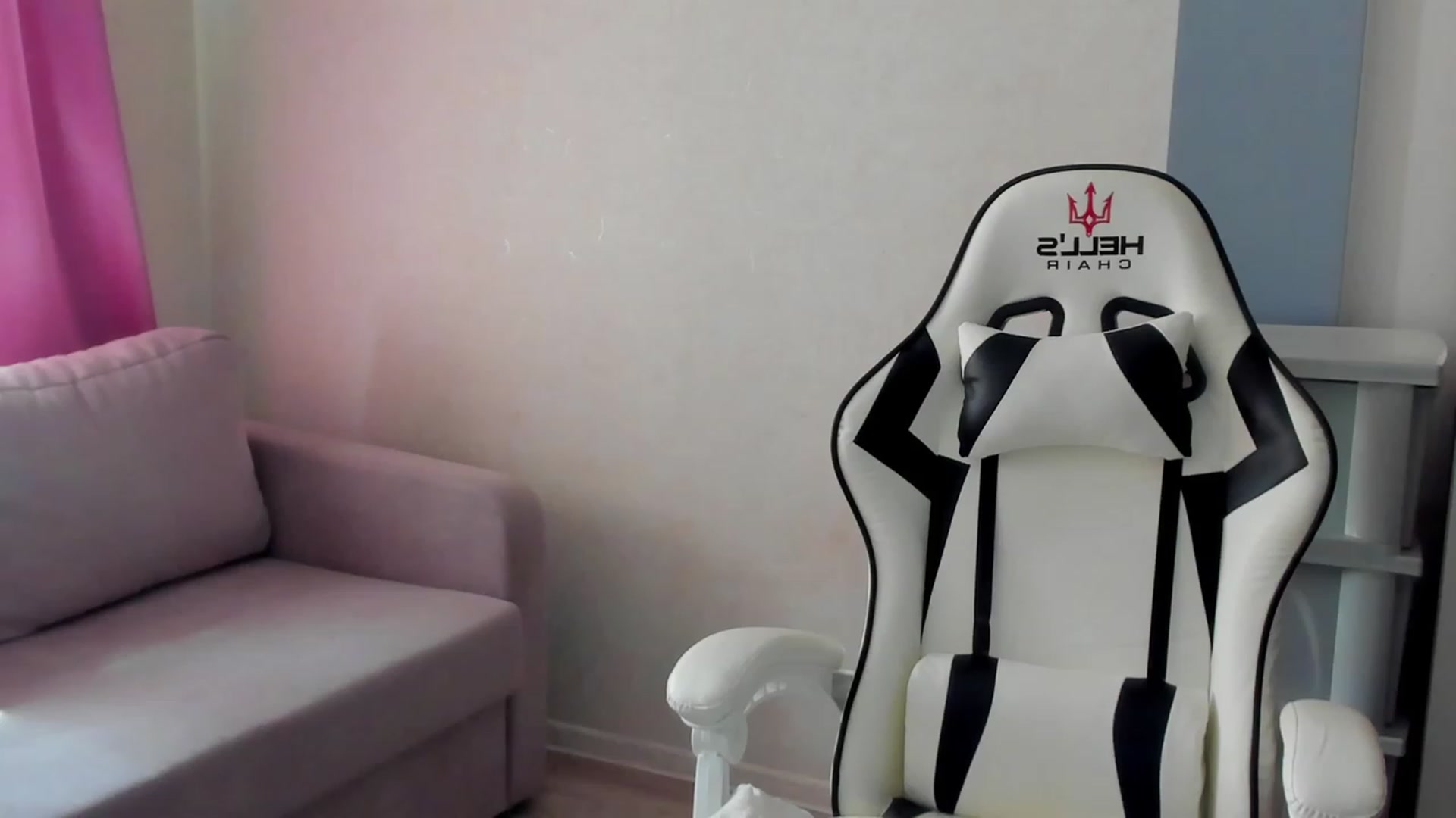 Gallery image thumbnail from Iam_Sasha's myfreecams stream on, 08/31/2023, 09:17 image 6 of 20